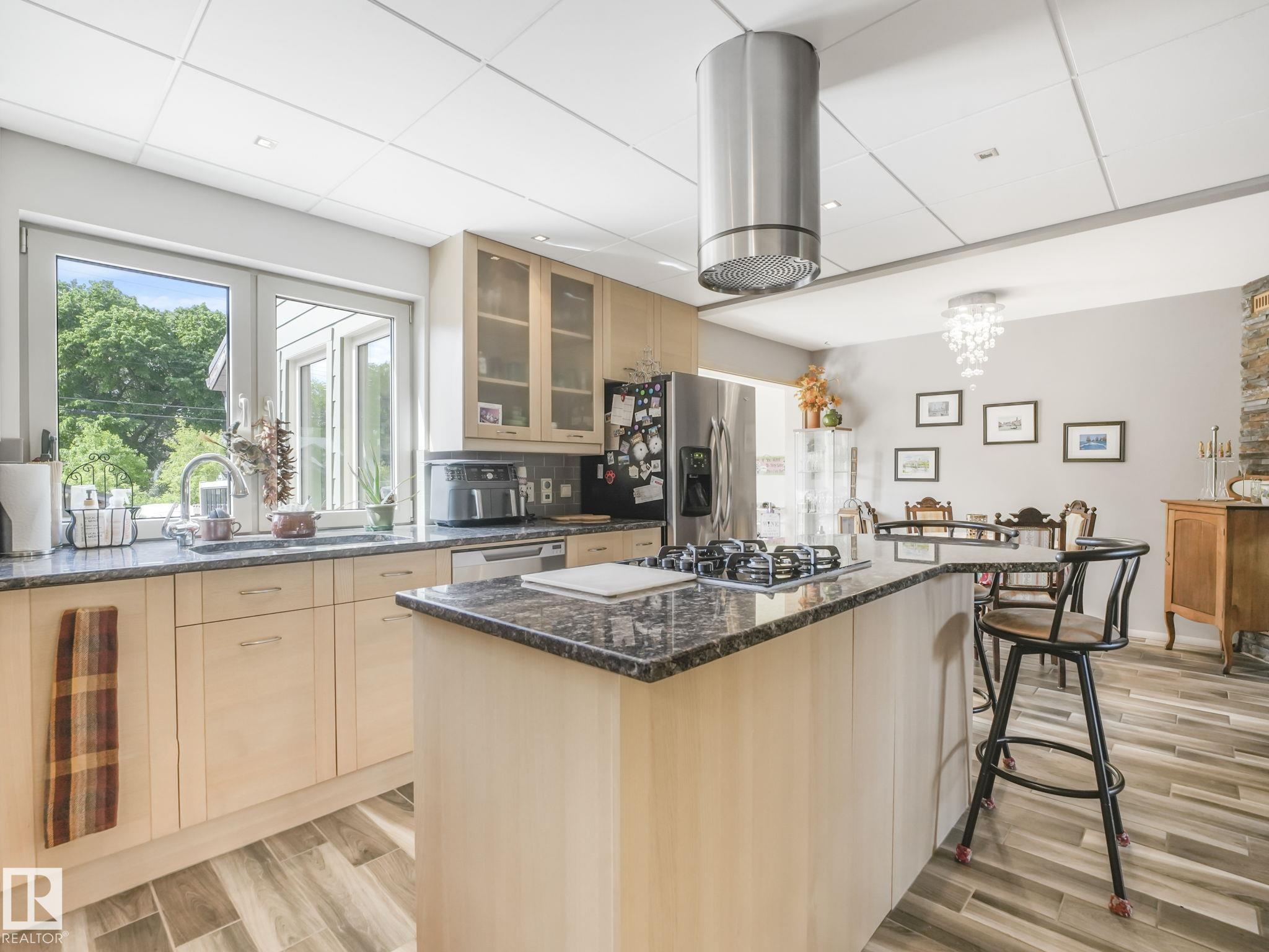 https://zimg.paragon.ice.com/ParagonImages/Property/PM/RAE/225398796/10/0/0/d4205c89b2631a3c640e6cda95b69ec2/1/90b55fcdf84c4ff13dd45e3b8ef5e34b/225398796-F38B0133-F9C1-4D2A-A22C-BCA44FBDF7D2.JPG