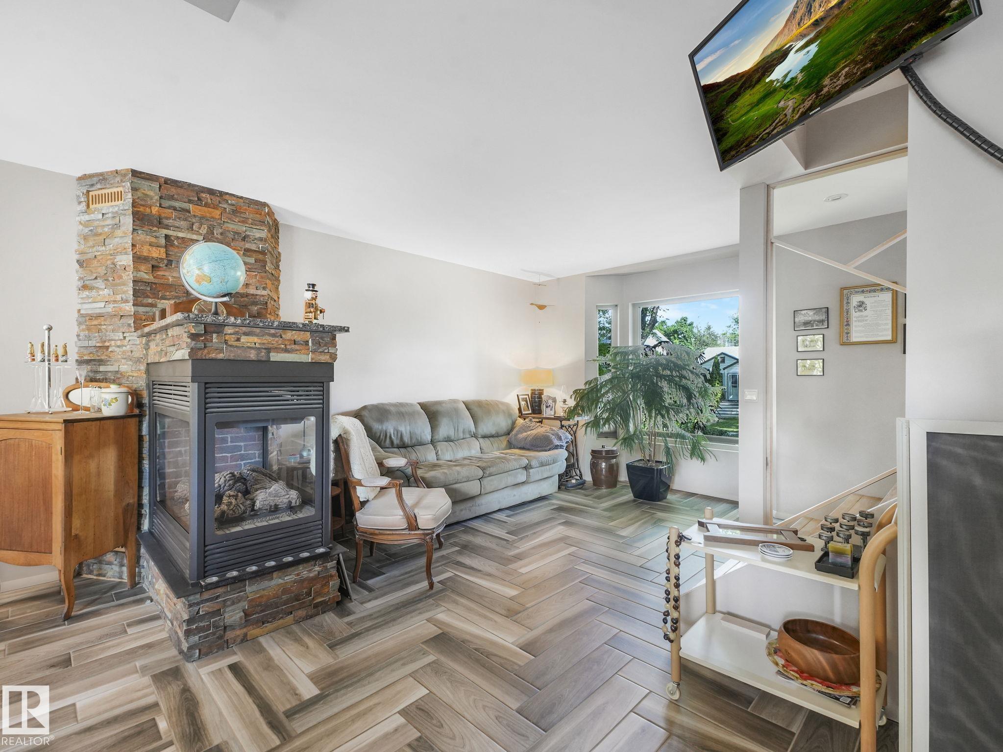 Picture for 10961 75 AV NW