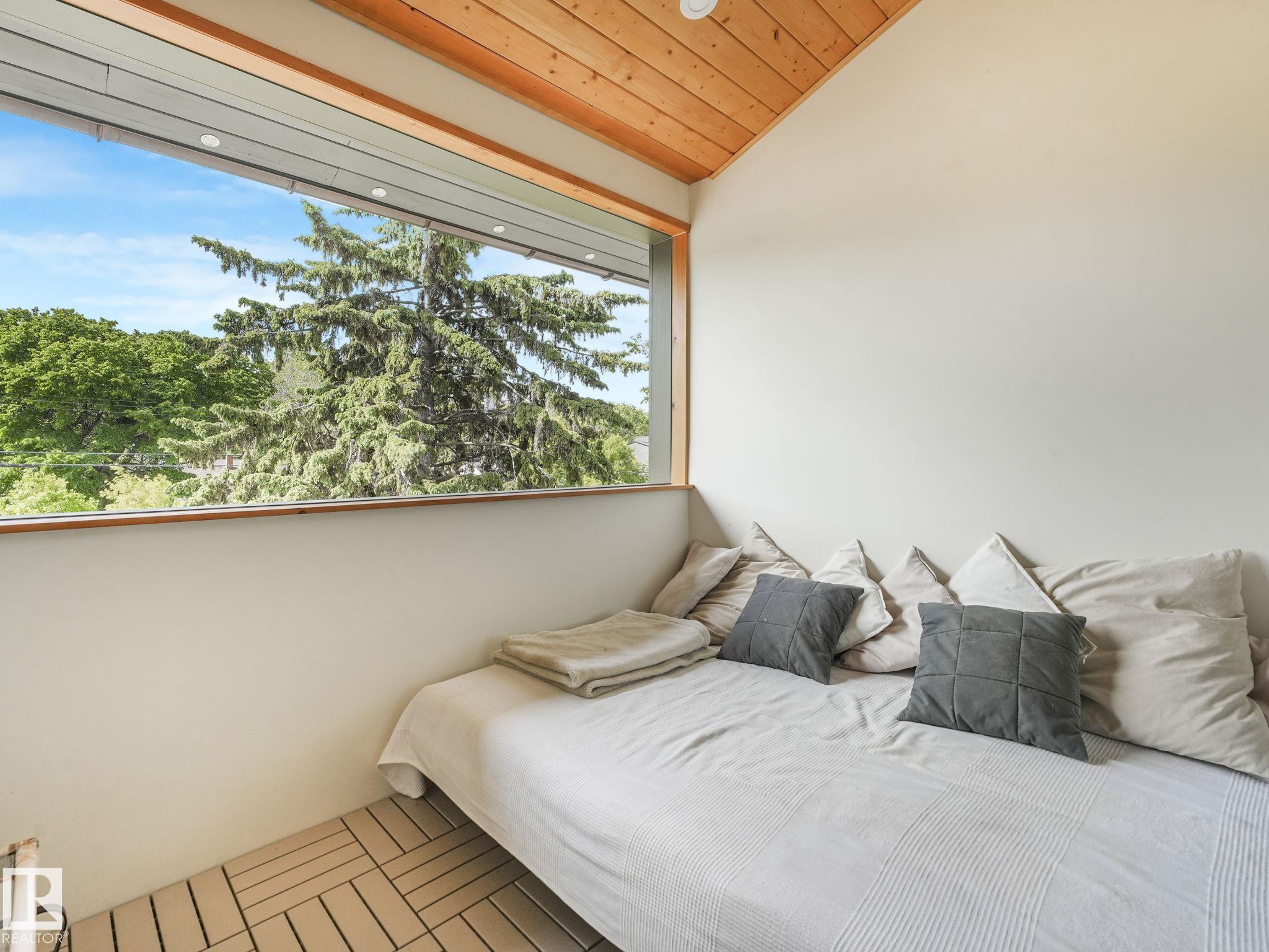 https://zimg.paragon.ice.com/ParagonImages/Property/PM/RAE/225398796/25/0/0/544e1b73feddb1f7e8fe6a8f68305574/1/90b55fcdf84c4ff13dd45e3b8ef5e34b/225398796-9E766A28-AF65-458C-8426-2E0723C611C2.JPG