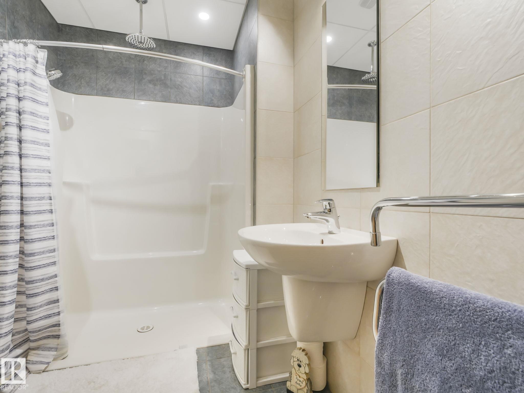 https://zimg.paragon.ice.com/ParagonImages/Property/PM/RAE/225398796/38/0/0/089e95e14a5a3d50ac894581d7ca8fdf/1/90b55fcdf84c4ff13dd45e3b8ef5e34b/225398796-E4D313EC-A876-42D4-9A5B-BCDD5658EA76.JPG