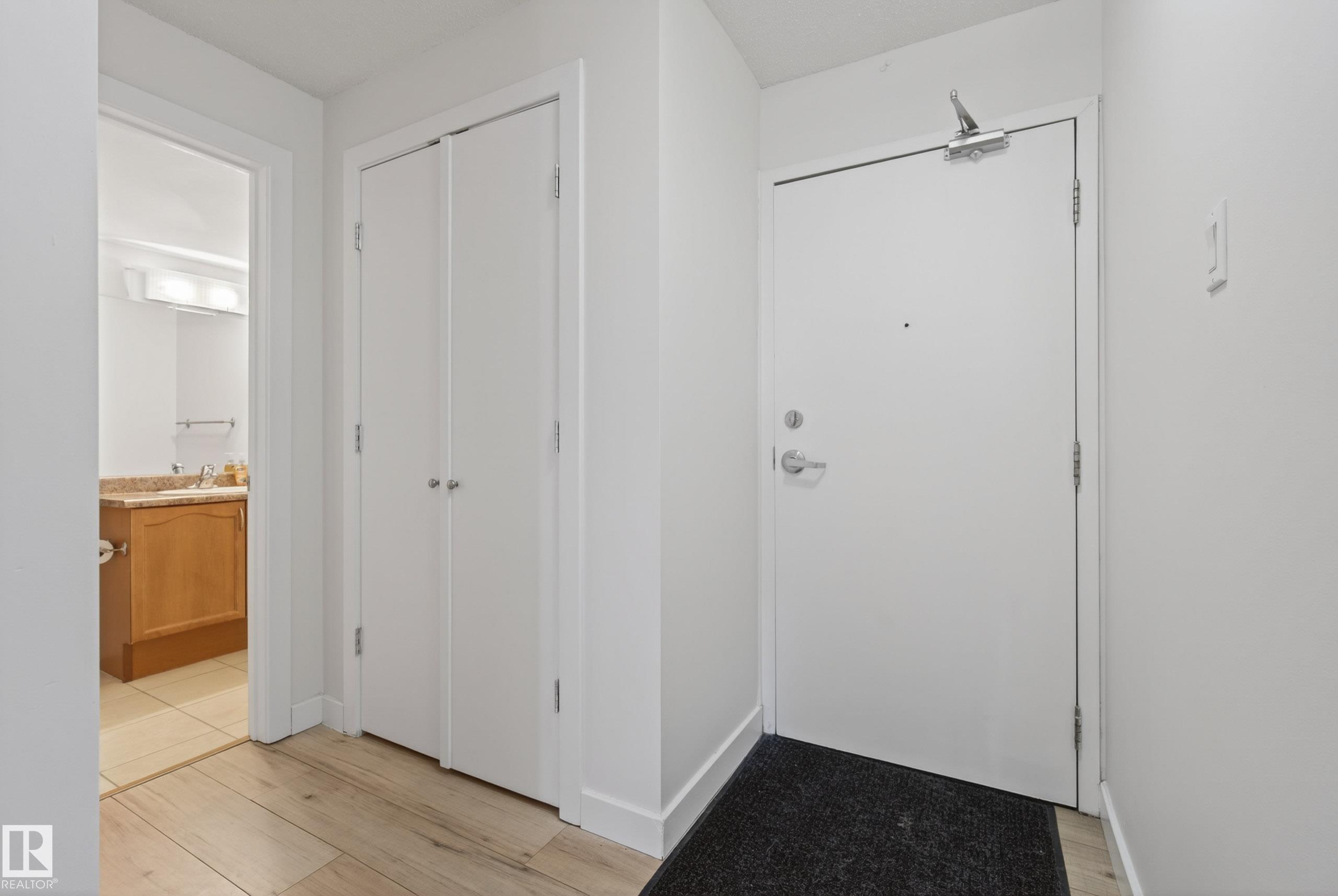Photo 10 at 908 - 9715 110 Street NW, Wîhkwêntôwin, Edmonton