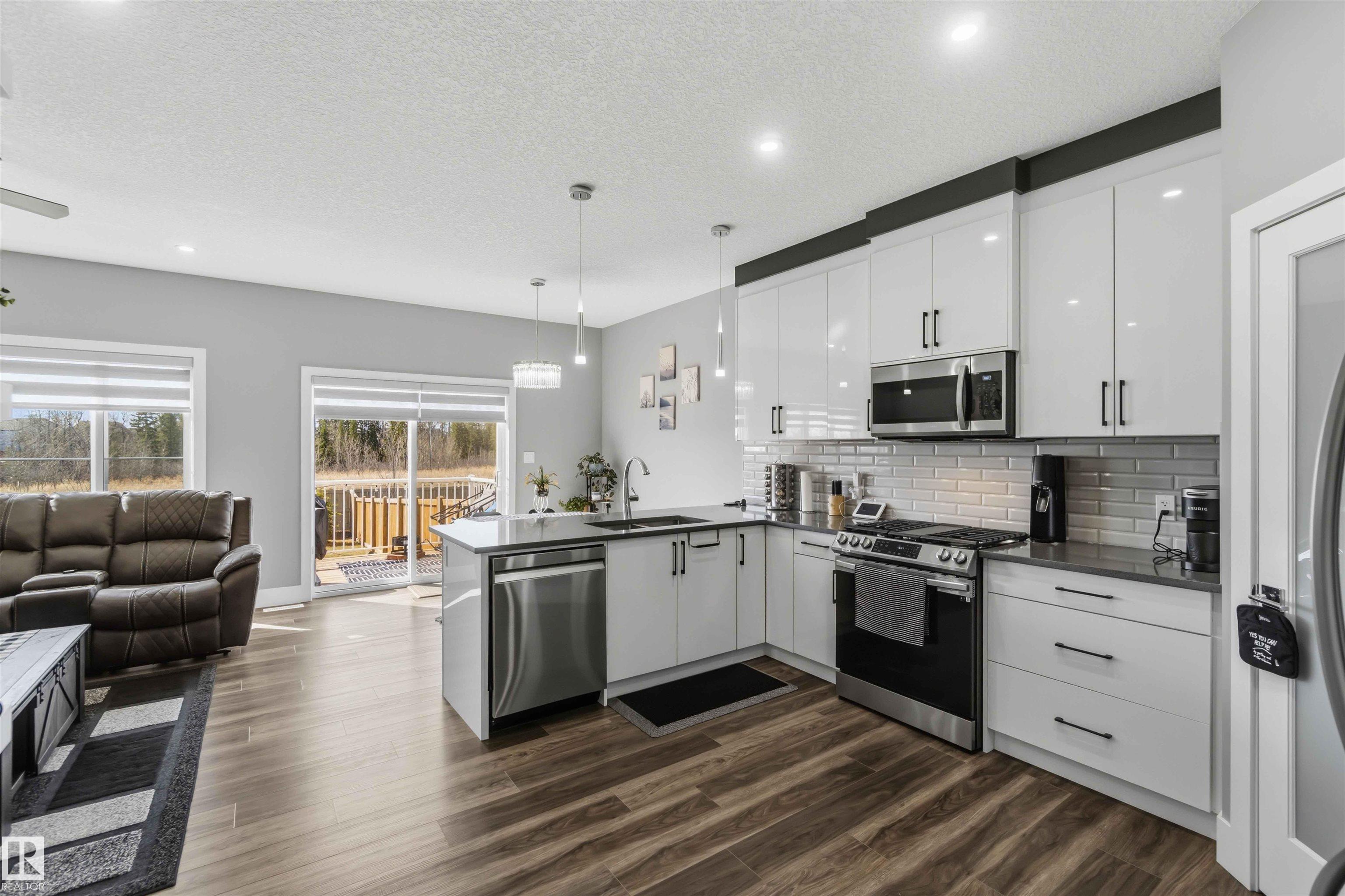 https://zimg.paragon.ice.com/ParagonImages/Property/PM/RAE/225398808/13/0/0/aa144712e569b2ba96c0f369bf7d1b5f/1/03328c4b2816818f9ac6c2cd9e8d28fe/225398808-aa4adf01-66f3-4c00-89d6-f83207e427fe.JPG