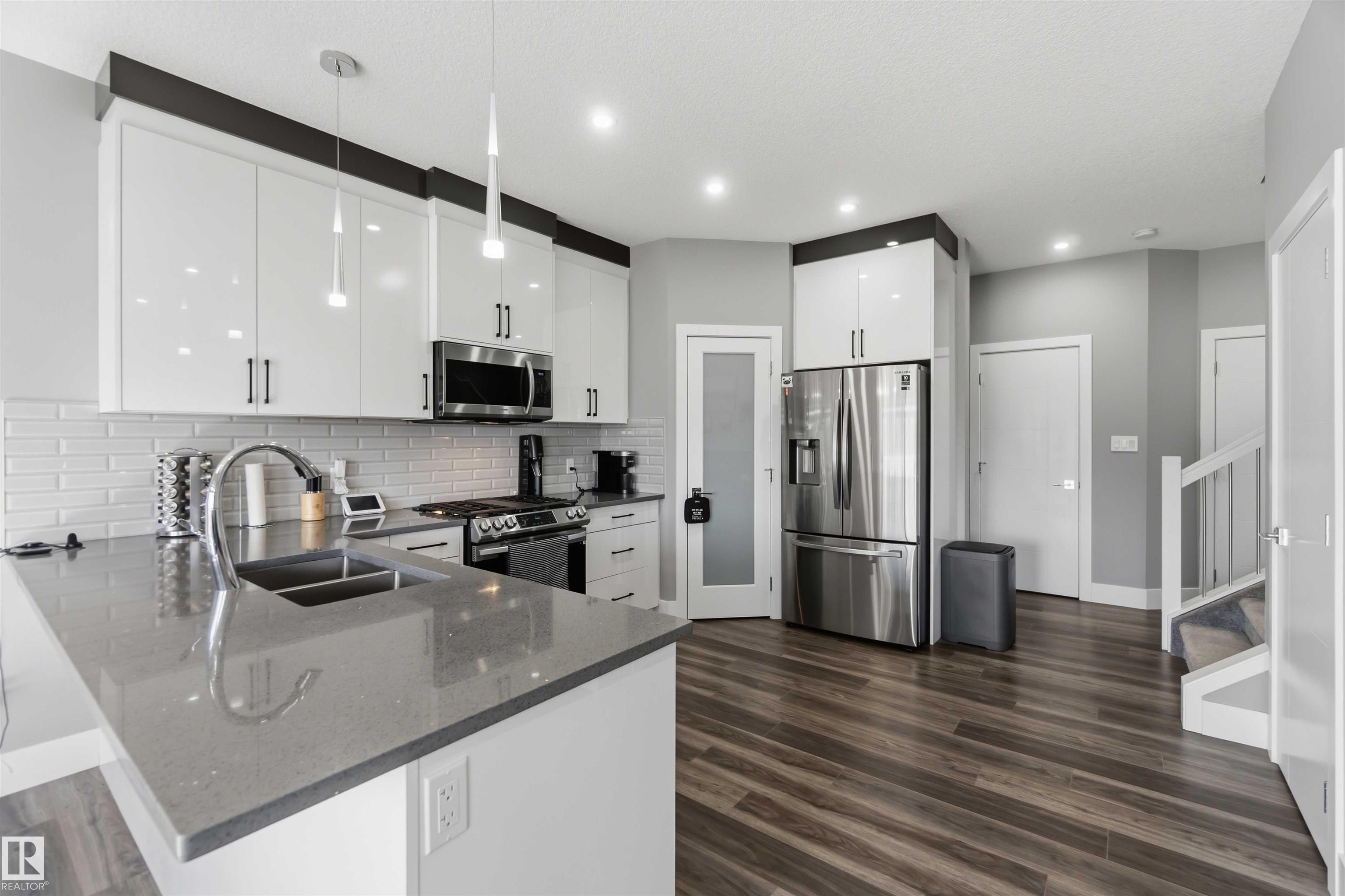 https://zimg.paragon.ice.com/ParagonImages/Property/PM/RAE/225398808/16/0/0/e479969ae0999801de214504e6da2f08/1/03328c4b2816818f9ac6c2cd9e8d28fe/225398808-07968505-bfba-40ff-9df9-d1236ea95405.JPG