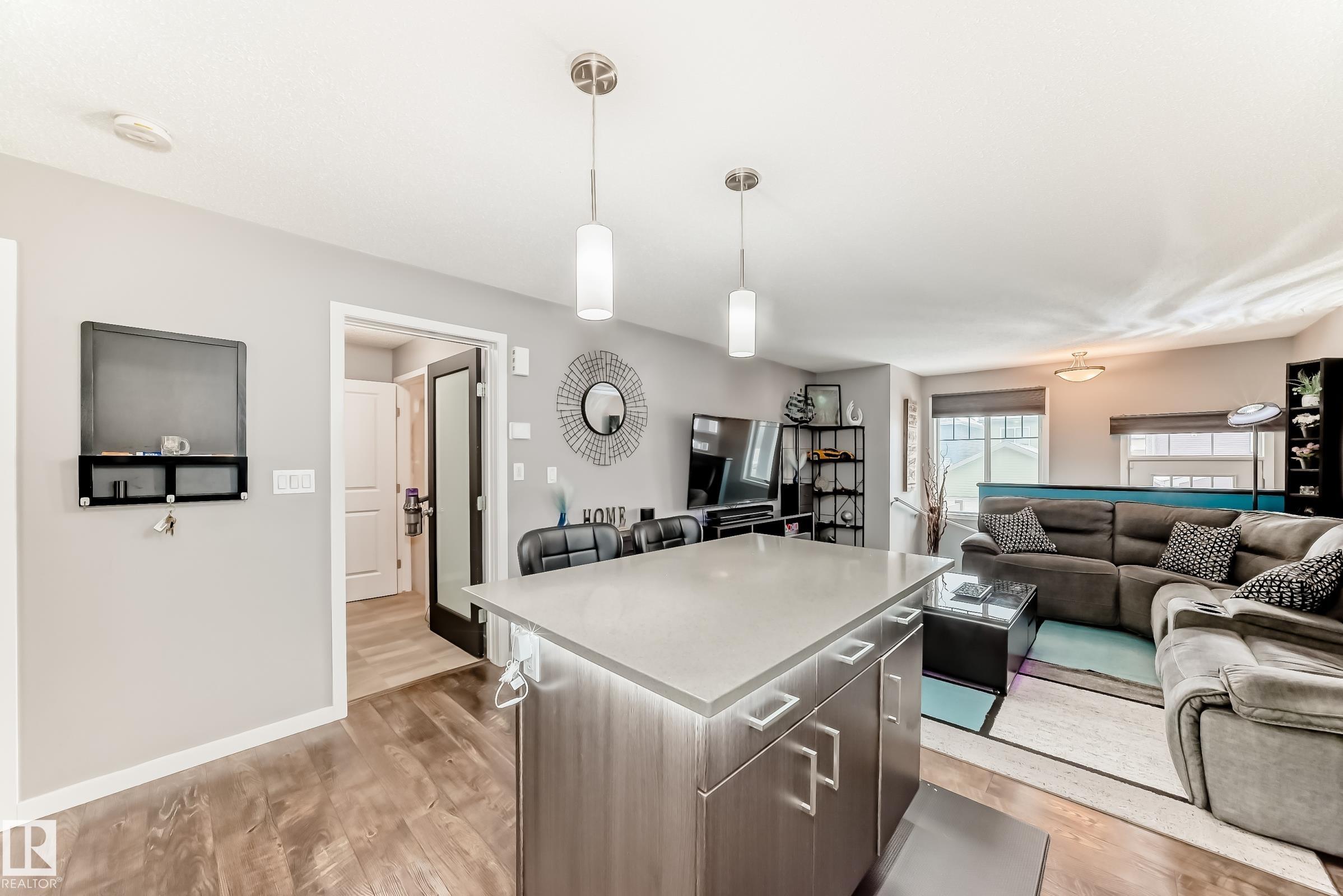 https://zimg.paragon.ice.com/ParagonImages/Property/PM/RAE/225398810/6/0/0/3a47dcddf28c38c30289bbbab50033cd/1/2859788c14e1002a79abbabfc30a52d6/225398810-8B160586-EA84-4EFA-9D6E-08A253827EFD.JPG