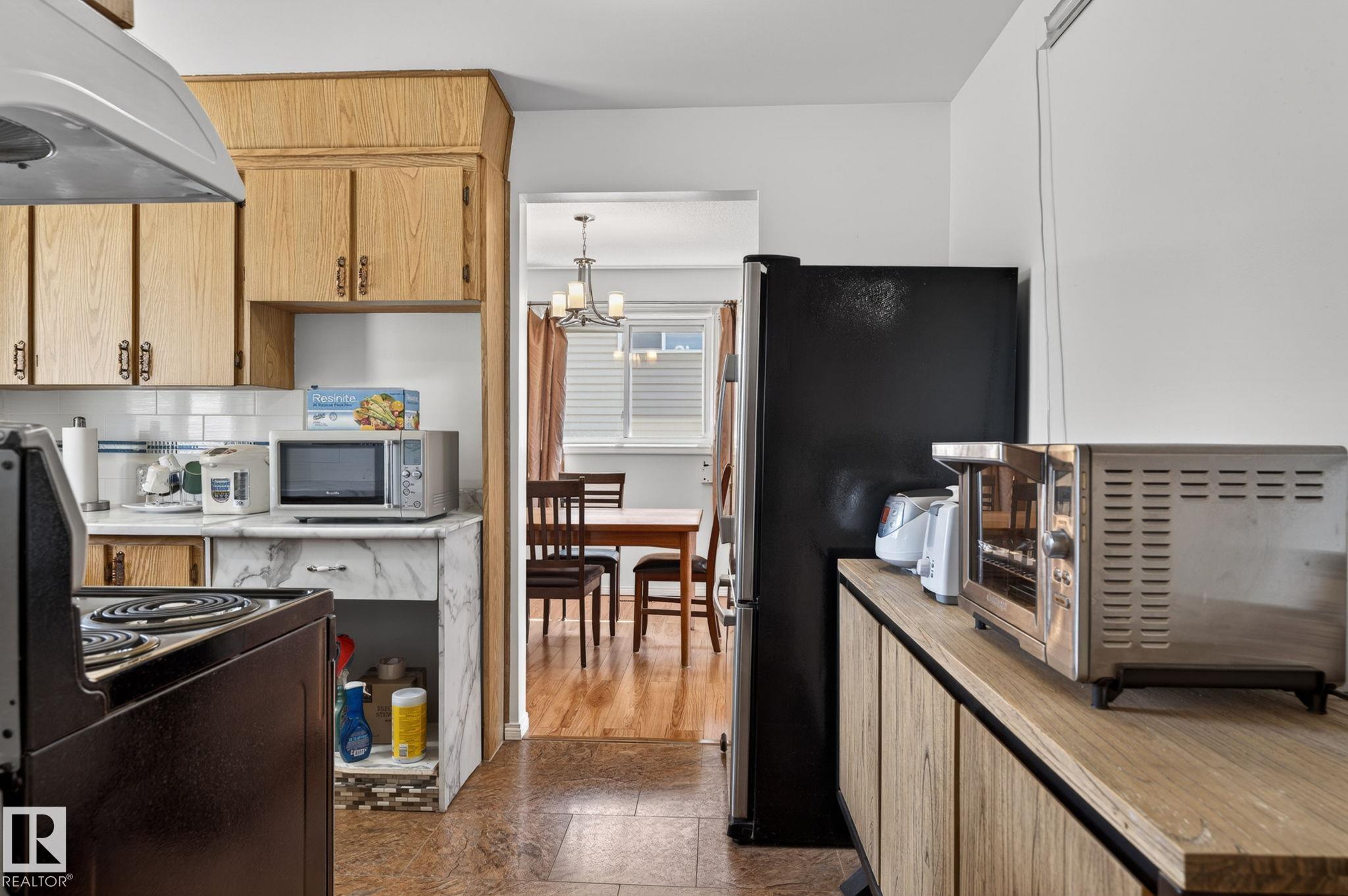 Photo 11 at 10719 152 Street NW, High Park, Edmonton