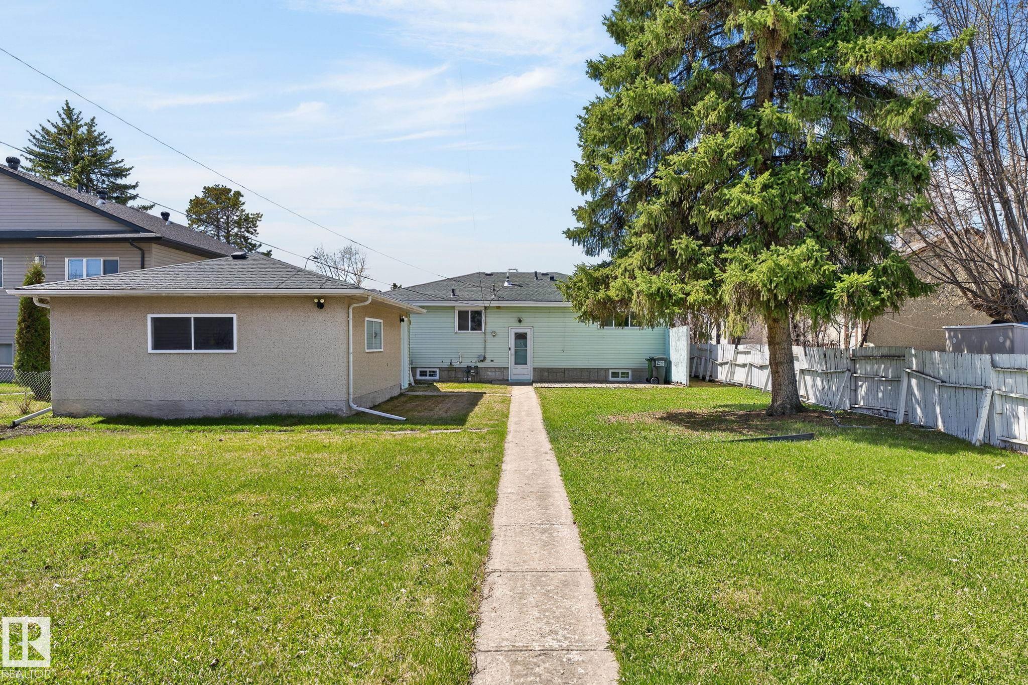 Photo 38 at 10719 152 Street NW, High Park, Edmonton