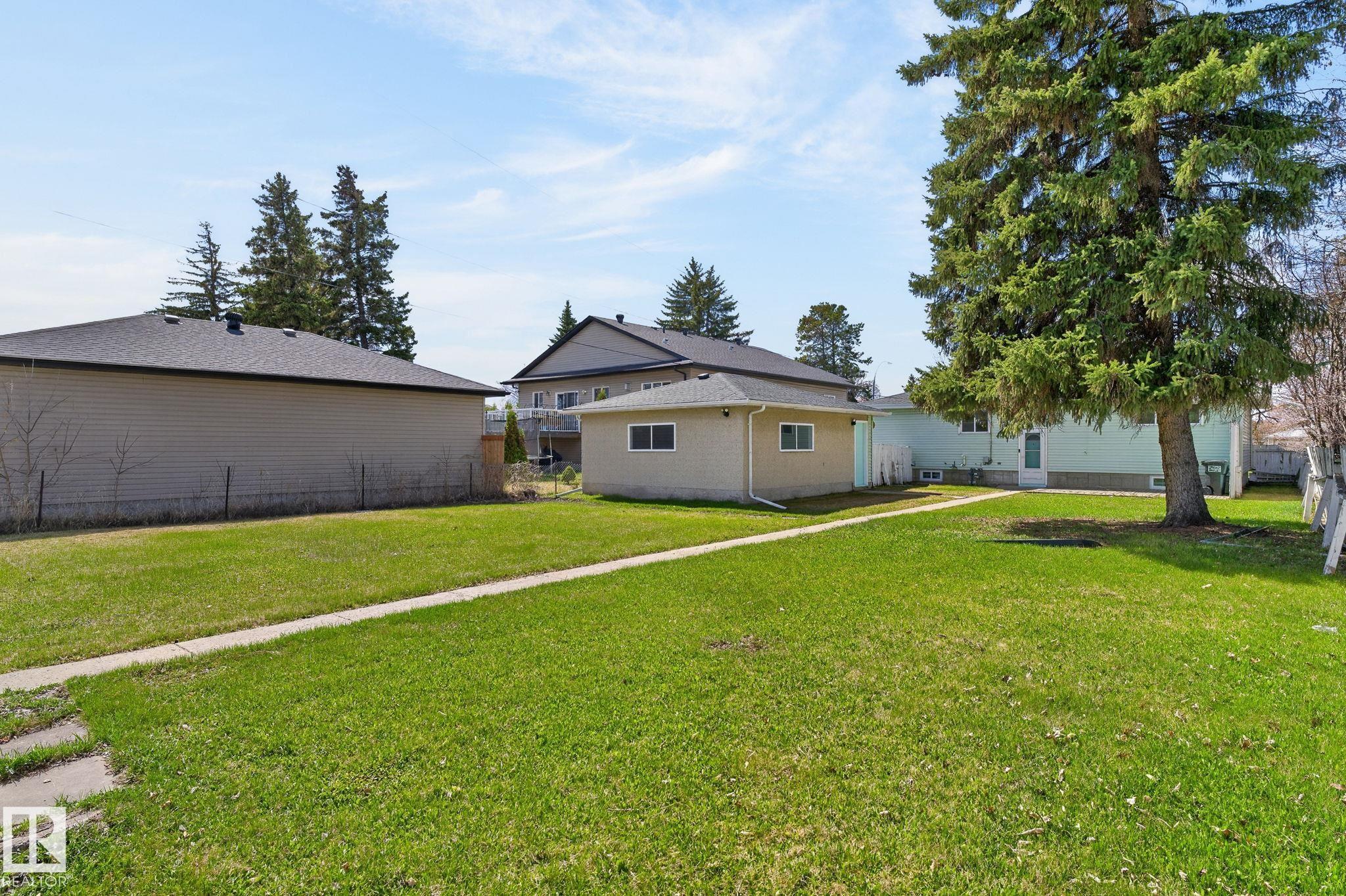 Photo 39 at 10719 152 Street NW, High Park, Edmonton