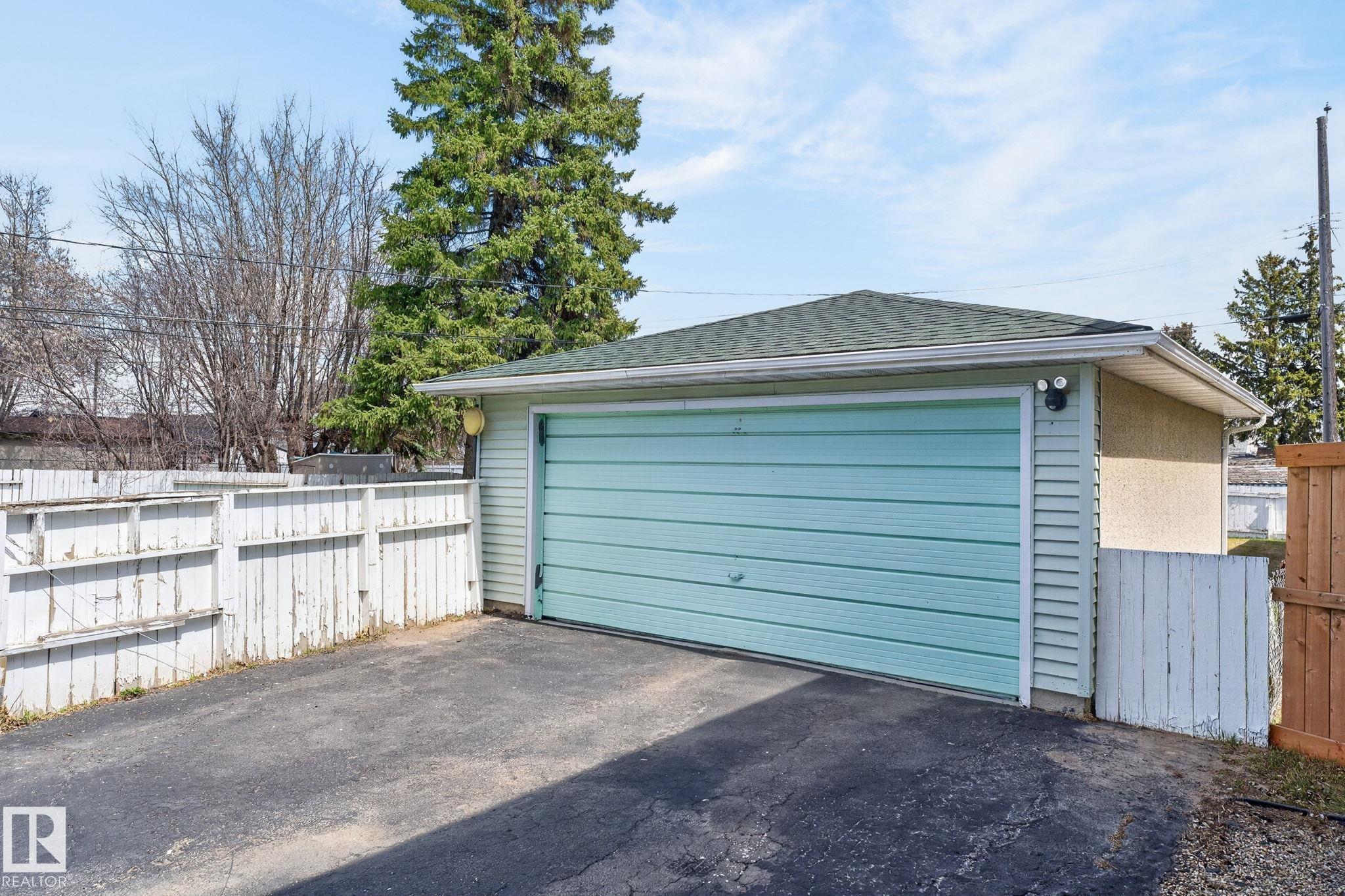 Photo 40 at 10719 152 Street NW, High Park, Edmonton