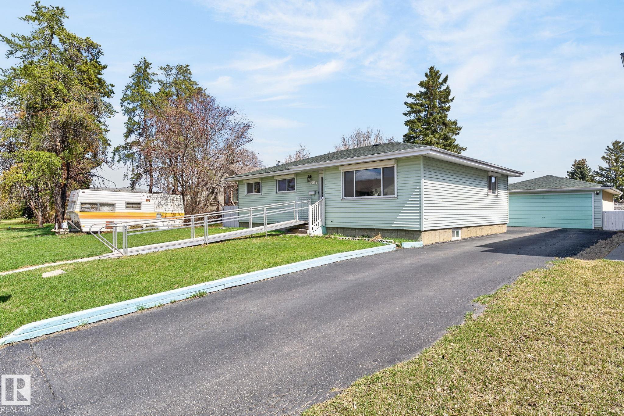 Photo 44 at 10719 152 Street NW, High Park, Edmonton