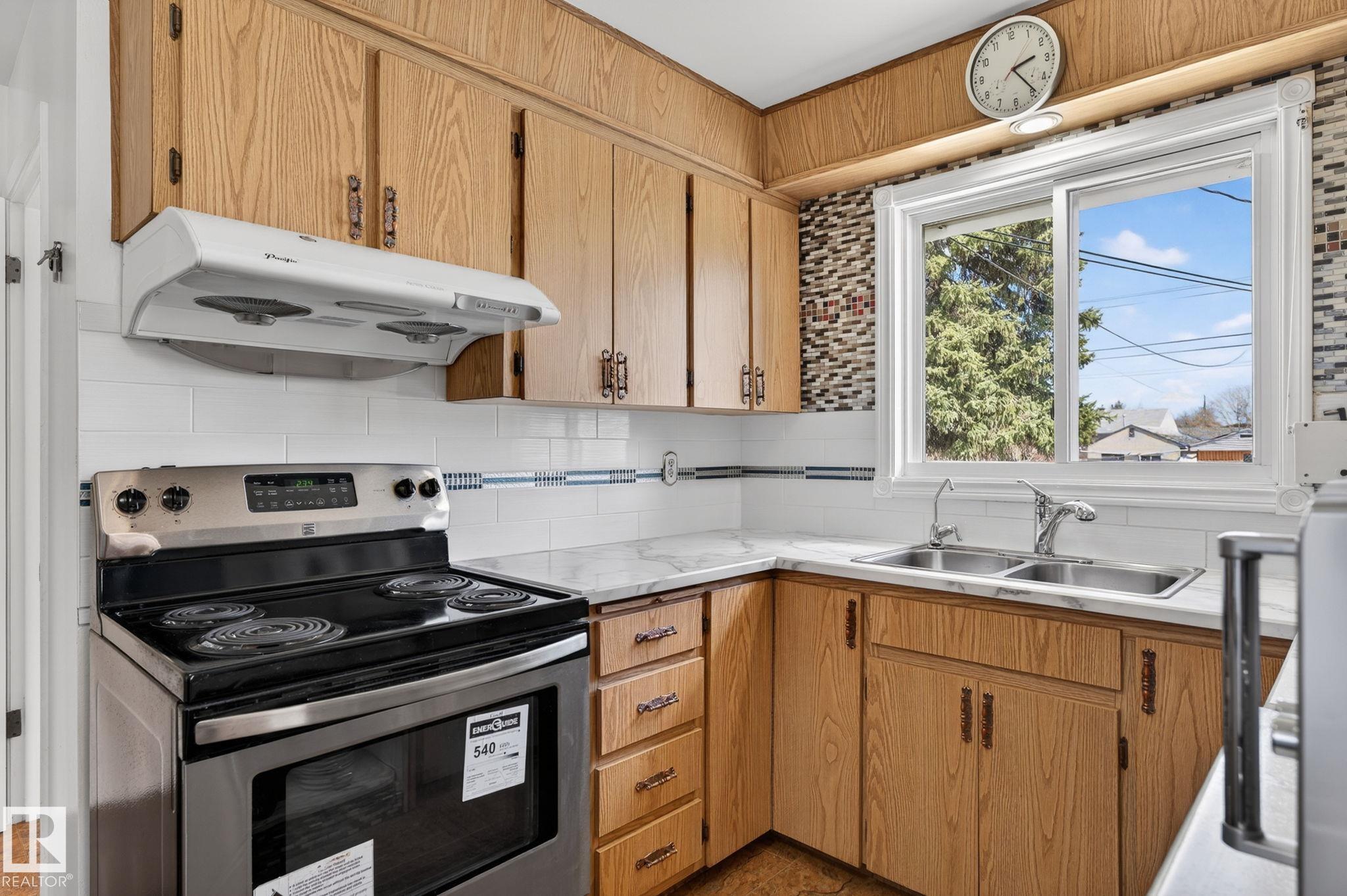 Photo 10 at 10719 152 Street NW, High Park, Edmonton