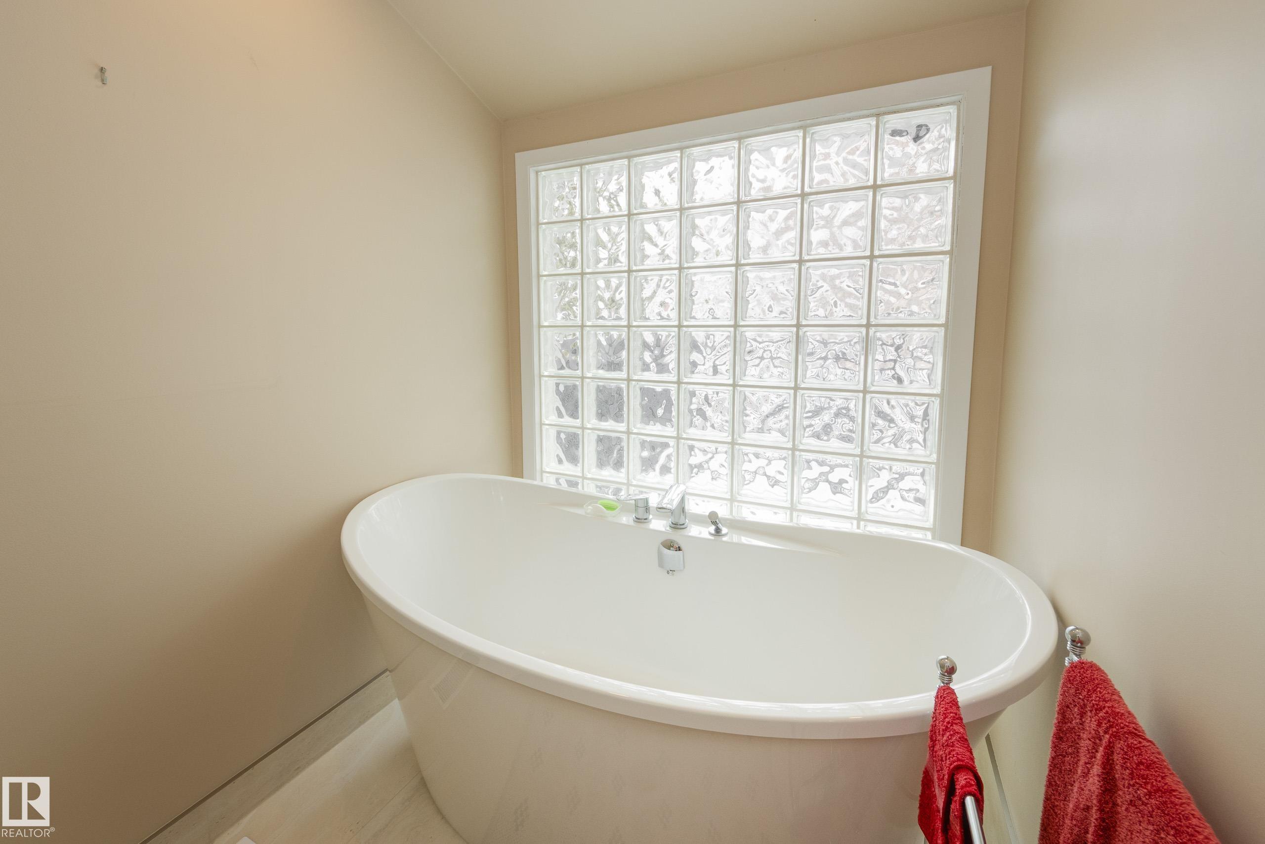 Photo 26 at 8444 118 Street NW, Windsor Park, Edmonton