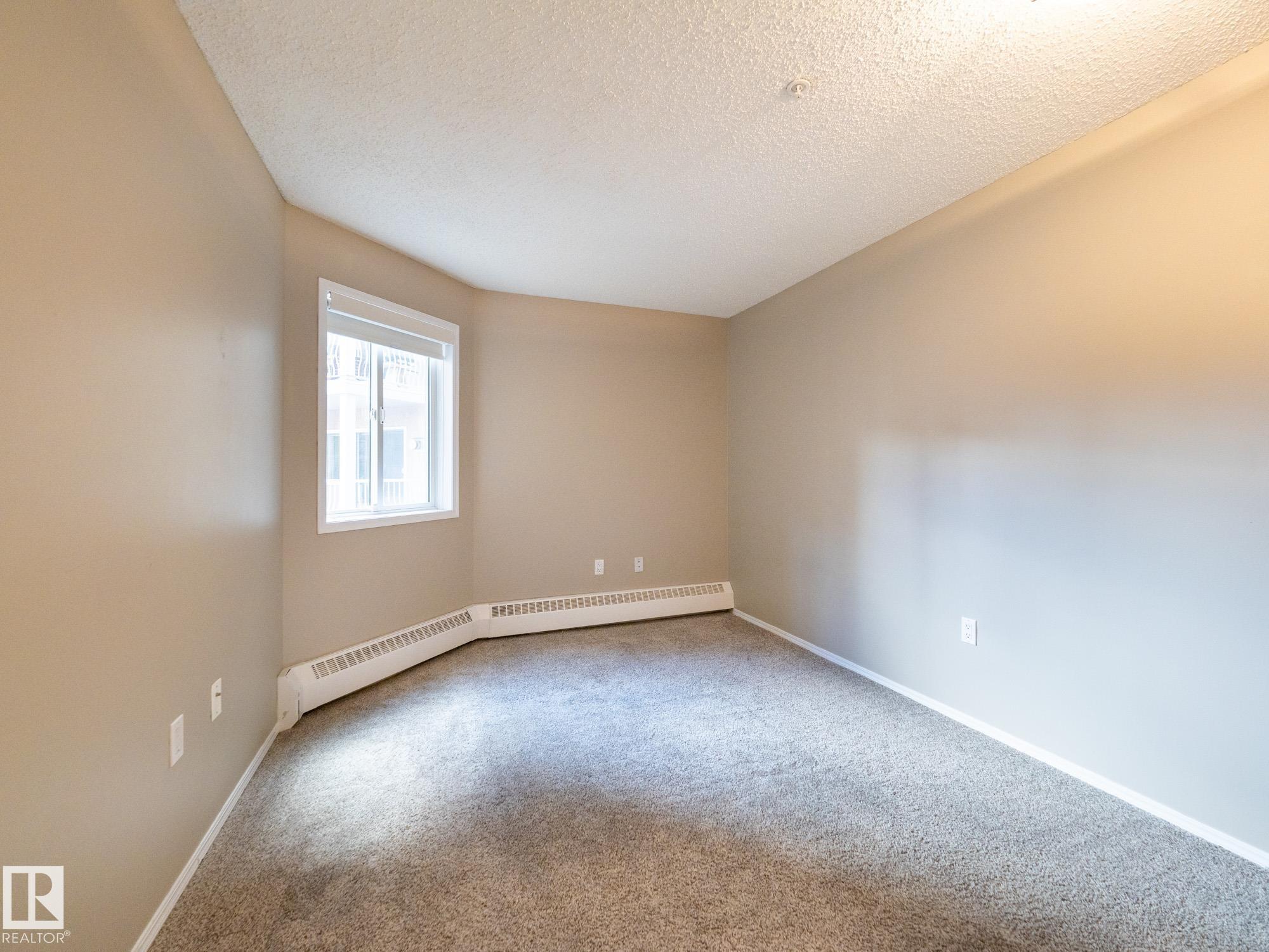https://zimg.paragon.ice.com/ParagonImages/Property/PM/RAE/225398836/12/0/0/4a8b11e74dd8f1c89a6819b055079ccd/1/e3ca357cb507fbb1c3c4dcb536fb9118/225398836-95372abe-91c4-444d-9f0d-23785bbcbd18.JPG
