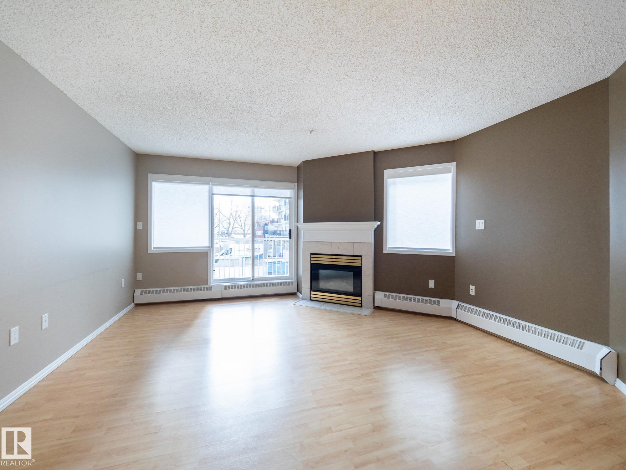 https://zimg.paragon.ice.com/ParagonImages/Property/PM/RAE/225398836/7/0/0/9cd1ad4cb37f88b971200853a0f6f1bf/1/e3ca357cb507fbb1c3c4dcb536fb9118/225398836-bc88dc44-3c02-45a7-b879-f55d17b4ddb5.JPG