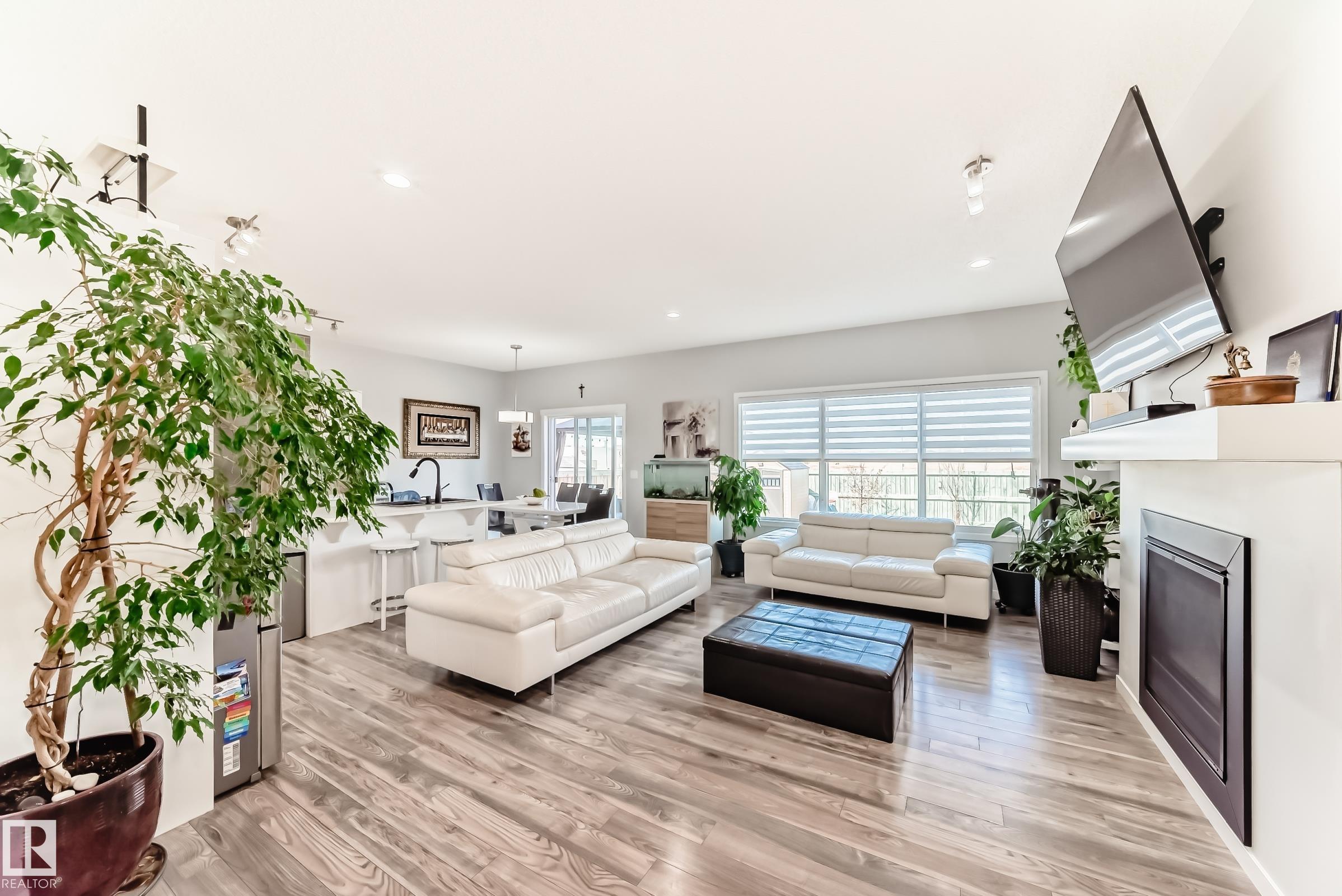 https://zimg.paragon.ice.com/ParagonImages/Property/PM/RAE/225398837/13/0/0/284cc11a8f4f58c716475681cdcfdd86/1/8564de10ab3889f675e9d1e4ffedae44/225398837-1ceeb5d7-097d-4594-9c75-5d730545dc62.JPG