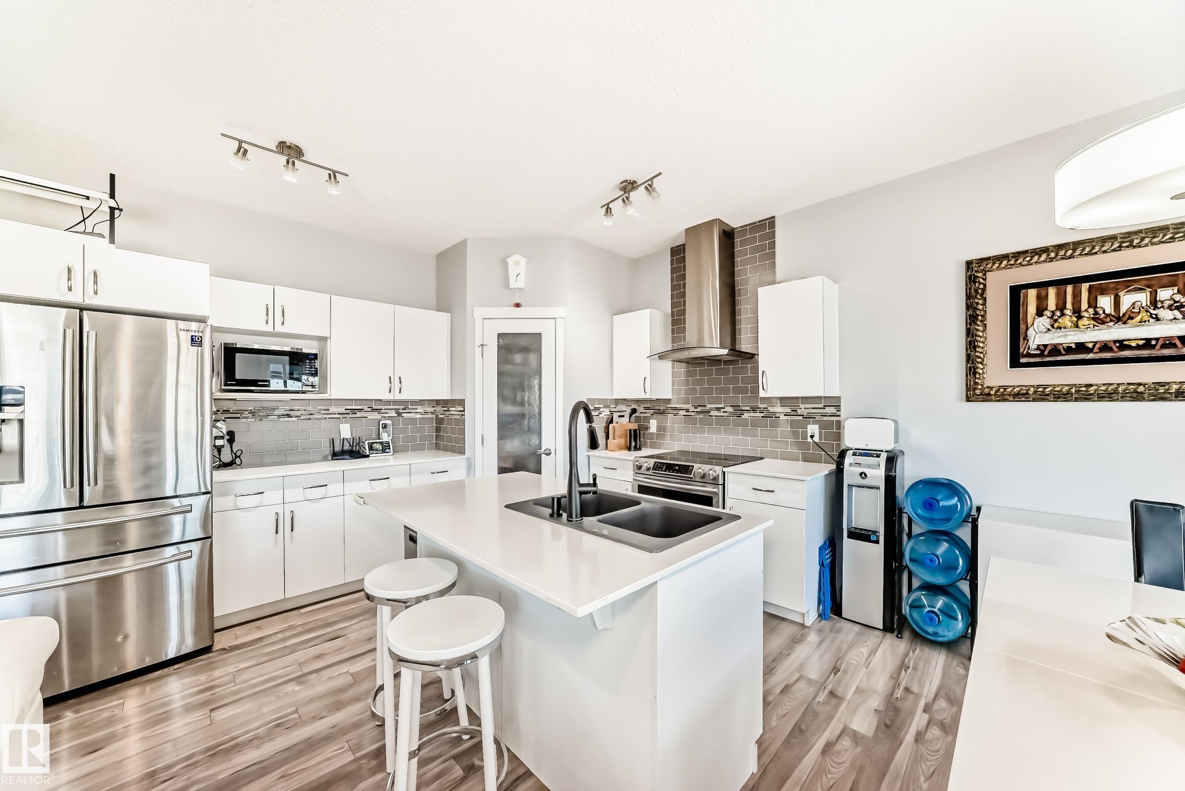 https://zimg.paragon.ice.com/ParagonImages/Property/PM/RAE/225398837/15/0/0/f8c2901dc71e6503c8eaf8027bc67f0a/1/8564de10ab3889f675e9d1e4ffedae44/225398837-160944fd-df56-4b41-8449-2ce0cd23d810.JPG