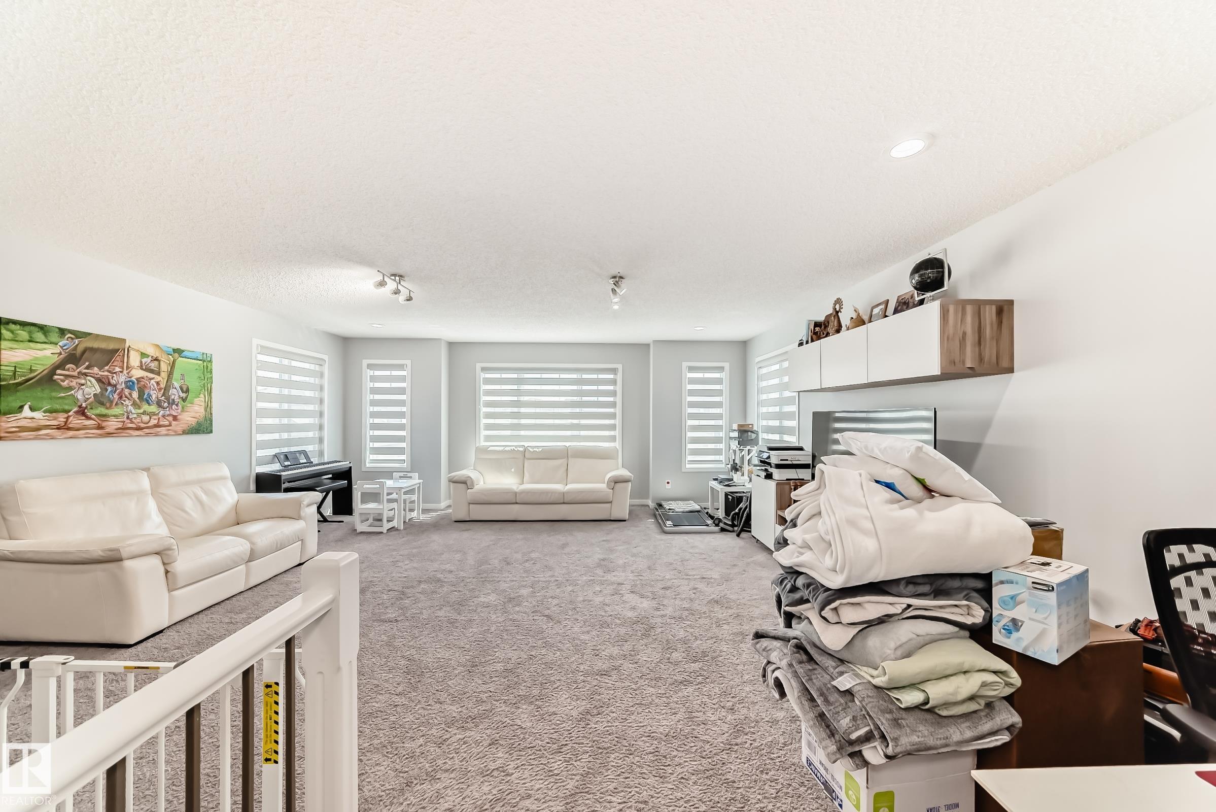 https://zimg.paragon.ice.com/ParagonImages/Property/PM/RAE/225398837/39/0/0/55456f15bb7af87500d61640b7f5dd15/1/8564de10ab3889f675e9d1e4ffedae44/225398837-fd5ad6d4-7d29-4a18-9a79-ee3dc467d144.JPG