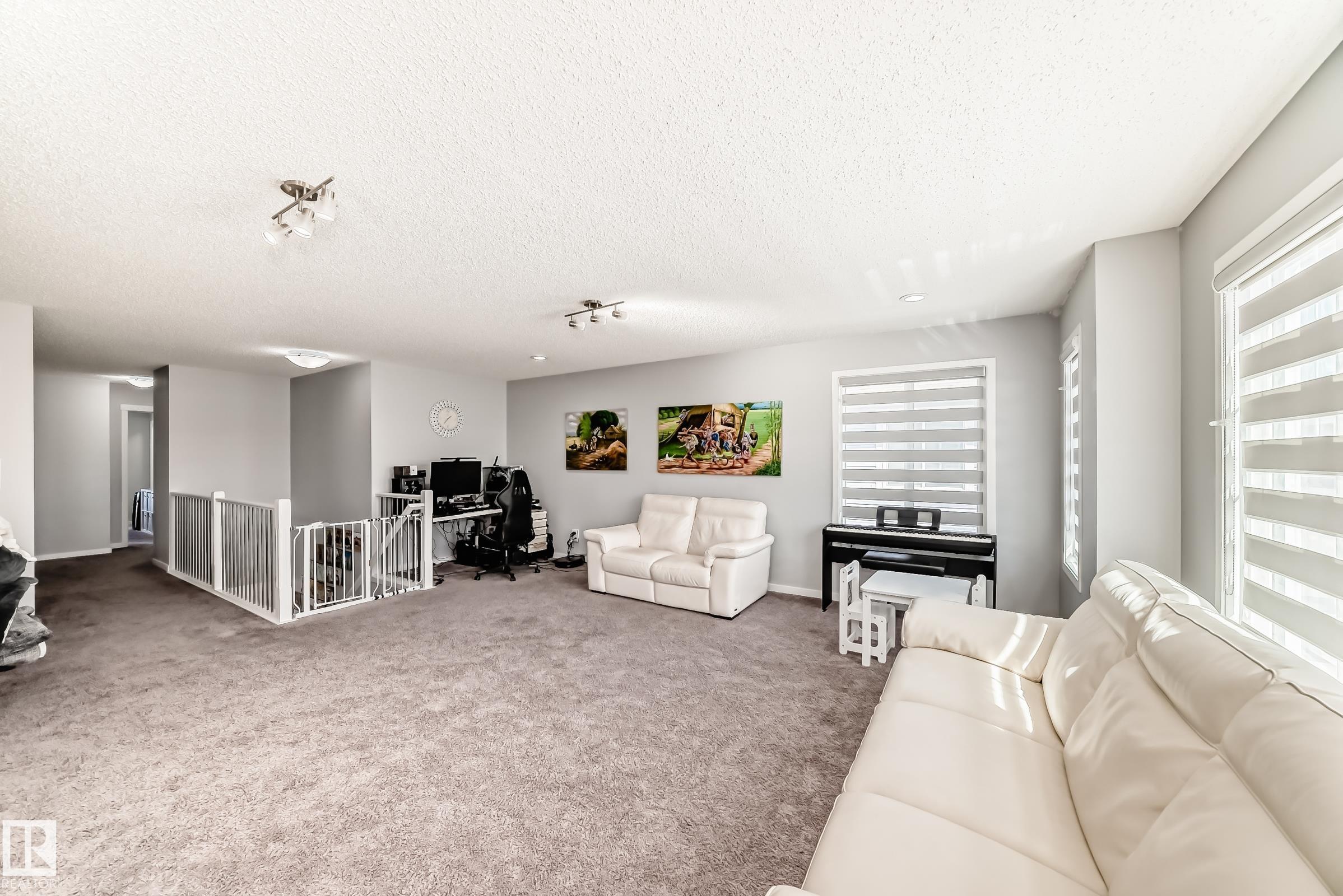 https://zimg.paragon.ice.com/ParagonImages/Property/PM/RAE/225398837/43/0/0/186fd58900b79069646f927375270a77/1/8564de10ab3889f675e9d1e4ffedae44/225398837-a3ffe95b-73ce-446d-a8f3-53afdcce9a36.JPG