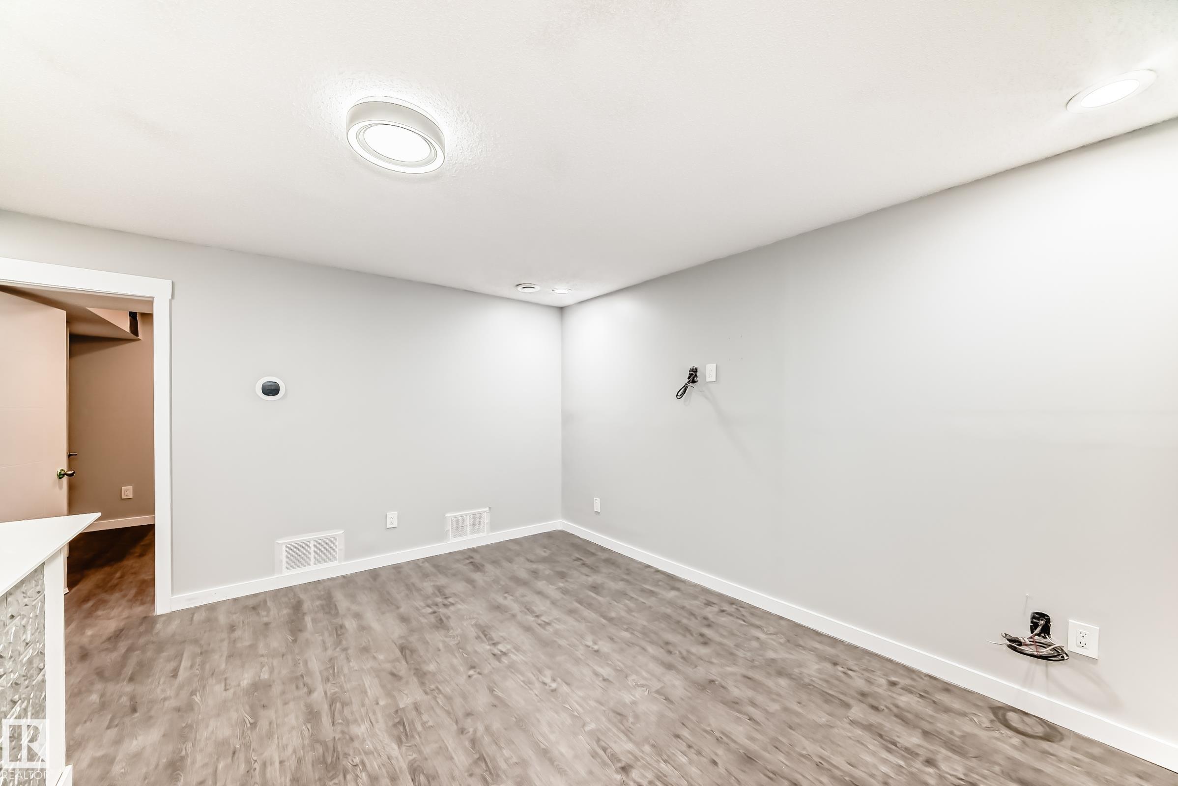 https://zimg.paragon.ice.com/ParagonImages/Property/PM/RAE/225398837/44/0/0/f4ce54ba3a1242fdf96f1c3cb4518c23/1/8564de10ab3889f675e9d1e4ffedae44/225398837-85bece50-733e-4b36-b23c-029da37a6174.JPG