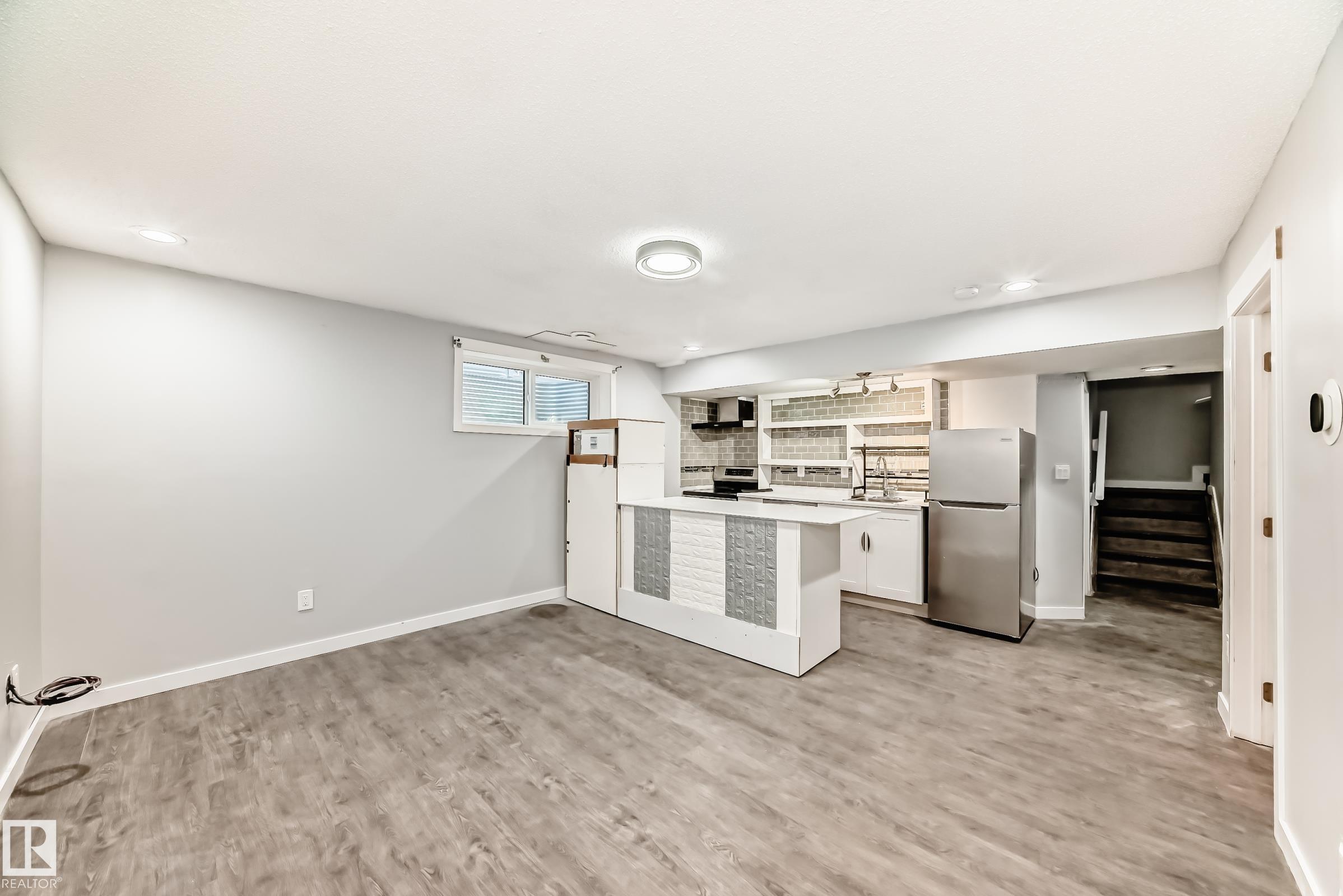 https://zimg.paragon.ice.com/ParagonImages/Property/PM/RAE/225398837/46/0/0/879a4b66ca227181f2b2839a7c63787c/1/8564de10ab3889f675e9d1e4ffedae44/225398837-c5f8b168-06a2-4785-8e2c-906938311dd2.JPG