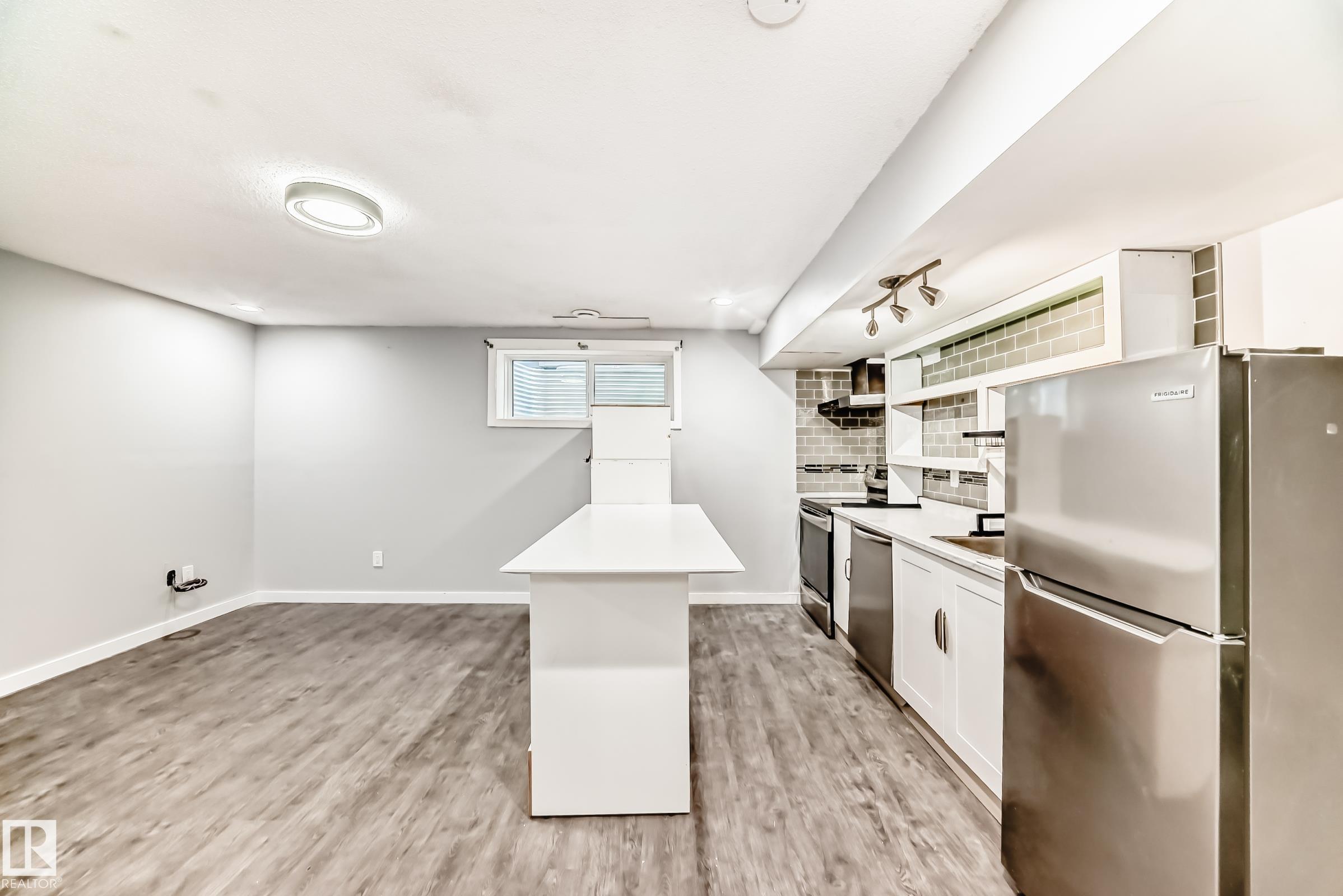 https://zimg.paragon.ice.com/ParagonImages/Property/PM/RAE/225398837/49/0/0/70167fd9c999db63d0ef87471db513ac/1/8564de10ab3889f675e9d1e4ffedae44/225398837-453f1959-2975-4c83-add7-421ebb823d8a.JPG