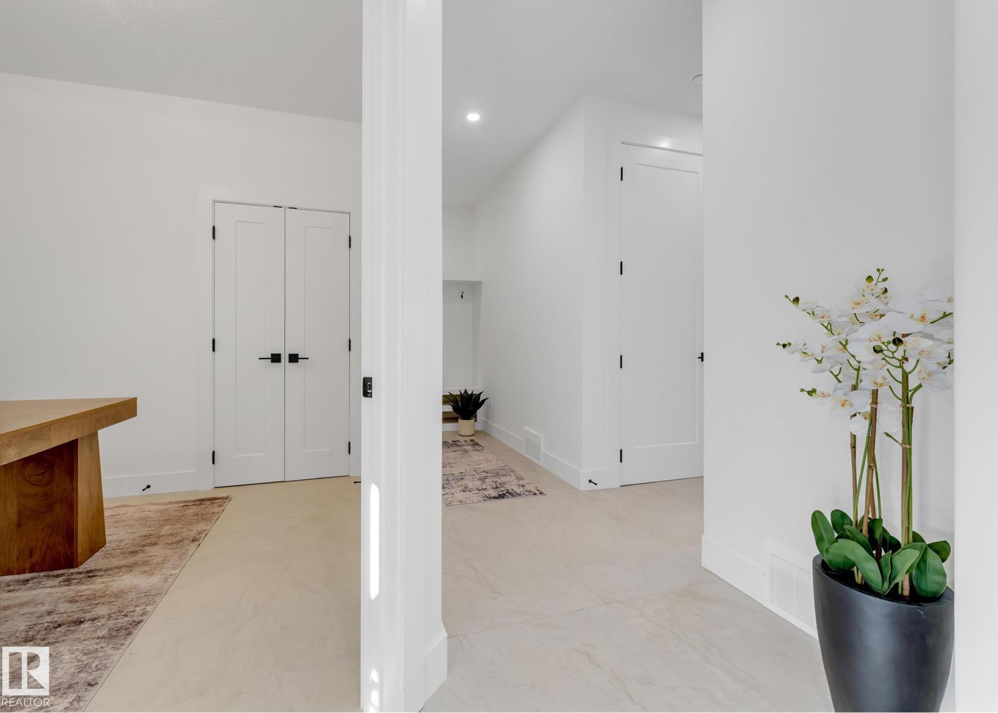 https://zimg.paragon.ice.com/ParagonImages/Property/PM/RAE/225398841/6/0/0/408497e99c38546a8011cf053d2d0f0b/1/53a34df92ca63534df4b3ad929300e41/225398841-c137f080-7e35-40ab-874b-f552876c89cf.JPG