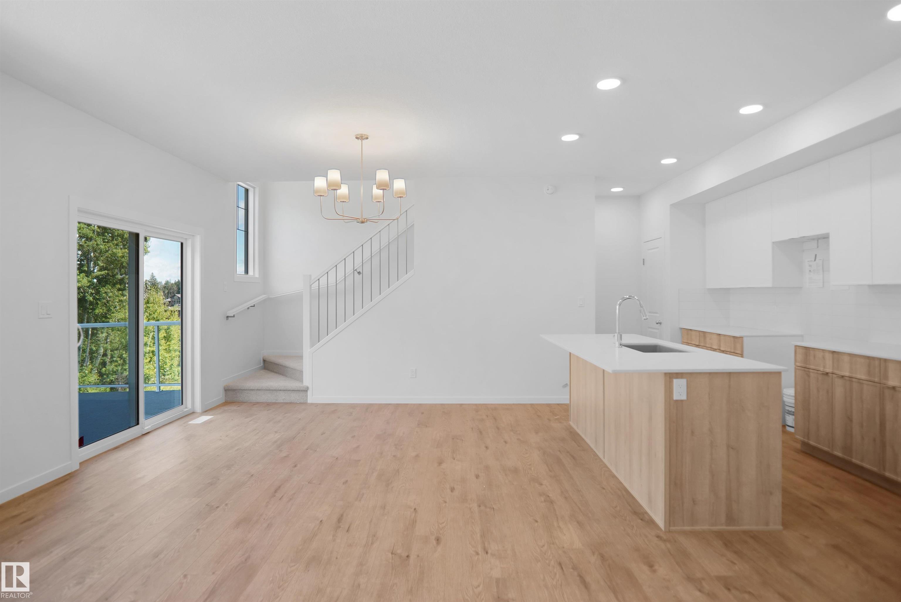 https://zimg.paragon.ice.com/ParagonImages/Property/PM/RAE/225398867/12/0/0/6ccd0d71836169a79bc293aa8a42d867/1/7487be54e14fae897d4180be7ff50113/225398867-4ed0673c-f220-44a3-8145-6ab3ee63b922.JPG