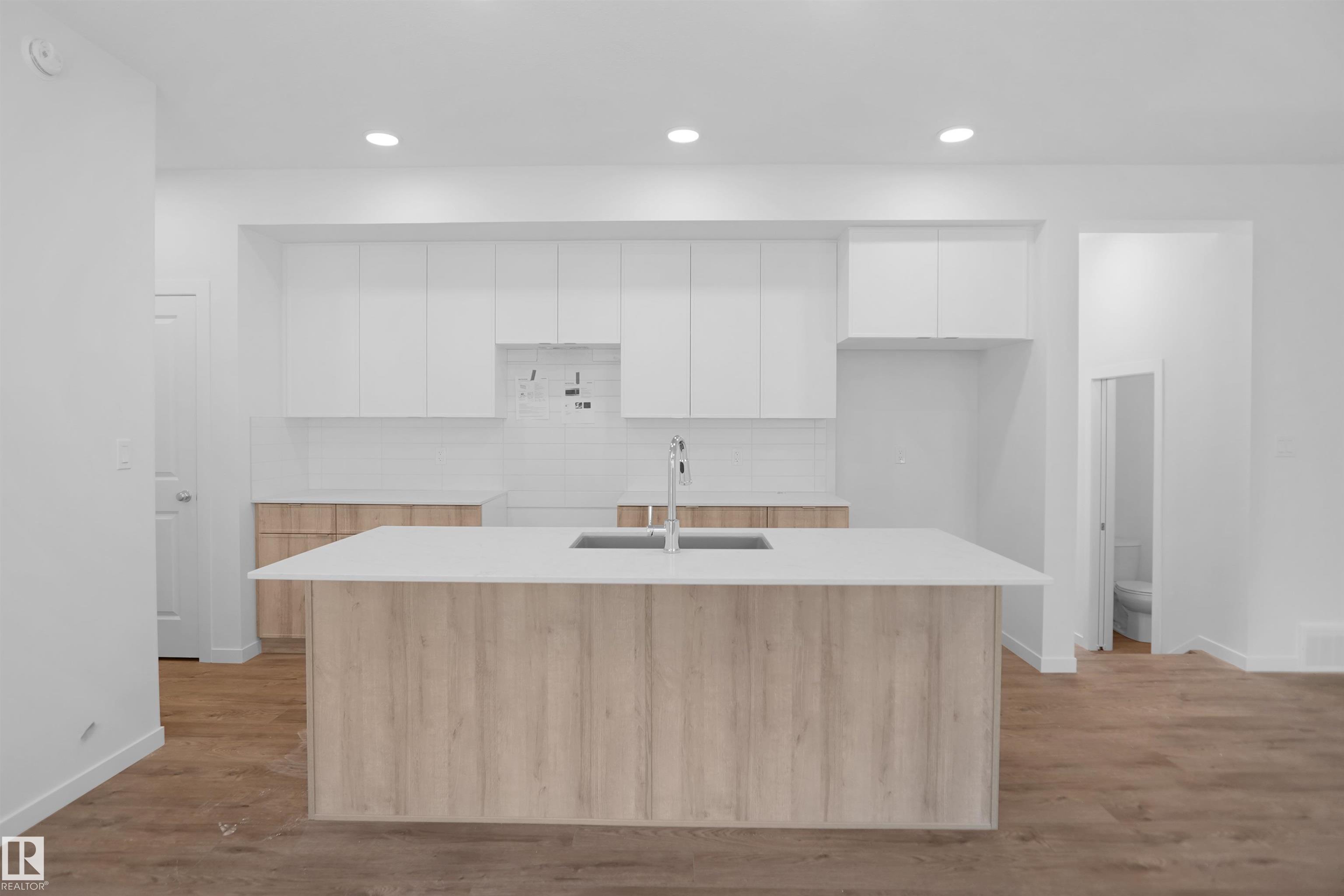 https://zimg.paragon.ice.com/ParagonImages/Property/PM/RAE/225398867/6/0/0/76b6322fb0a40bb92a1db549e95bf38c/1/7487be54e14fae897d4180be7ff50113/225398867-6463ad26-b03c-44de-a129-39d79b451c5a.JPG