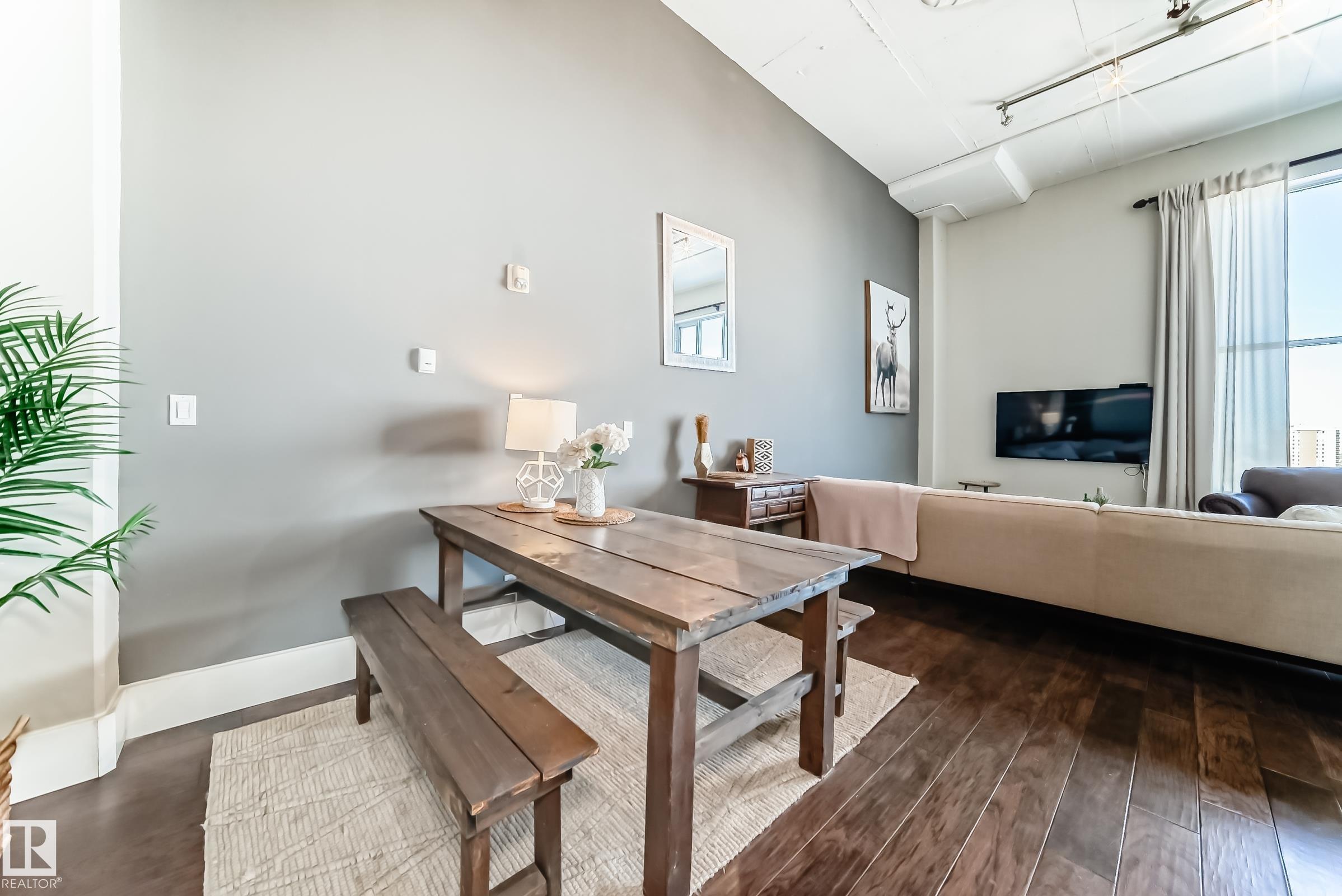 https://zimg.paragon.ice.com/ParagonImages/Property/PM/RAE/225398876/11/0/0/d014f683988656f6d465d819fcc410c2/1/0f7932a8ab7d6561b41bc6f5e840d0e1/225398876-3cdb16f0-c183-4c0a-afa2-3a34037fa655.JPG