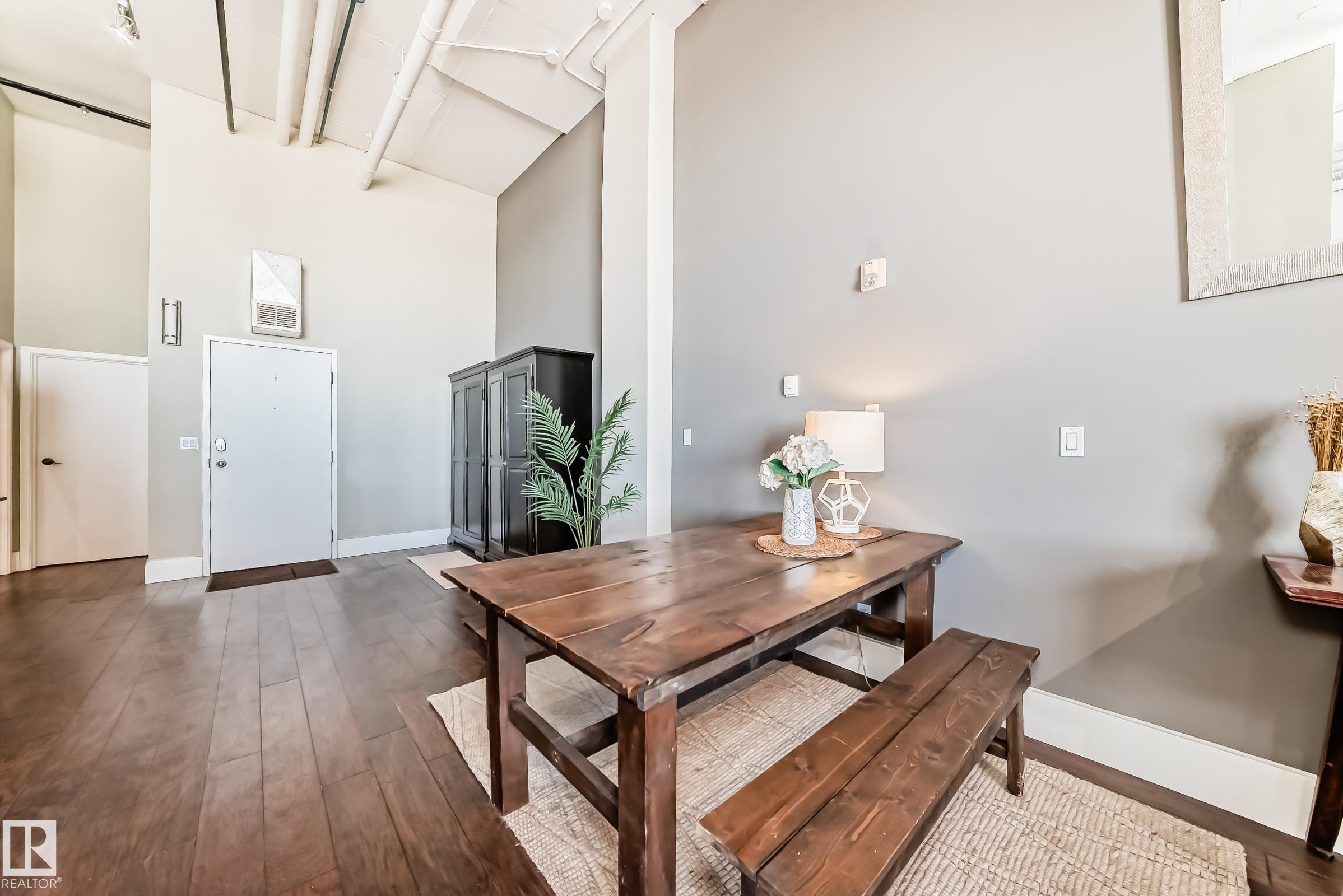 https://zimg.paragon.ice.com/ParagonImages/Property/PM/RAE/225398876/12/0/0/e0b67e75abbcbde020e0c28dd206e296/1/0f7932a8ab7d6561b41bc6f5e840d0e1/225398876-13a9f274-f8c9-4bab-bf71-aafda55449f7.JPG