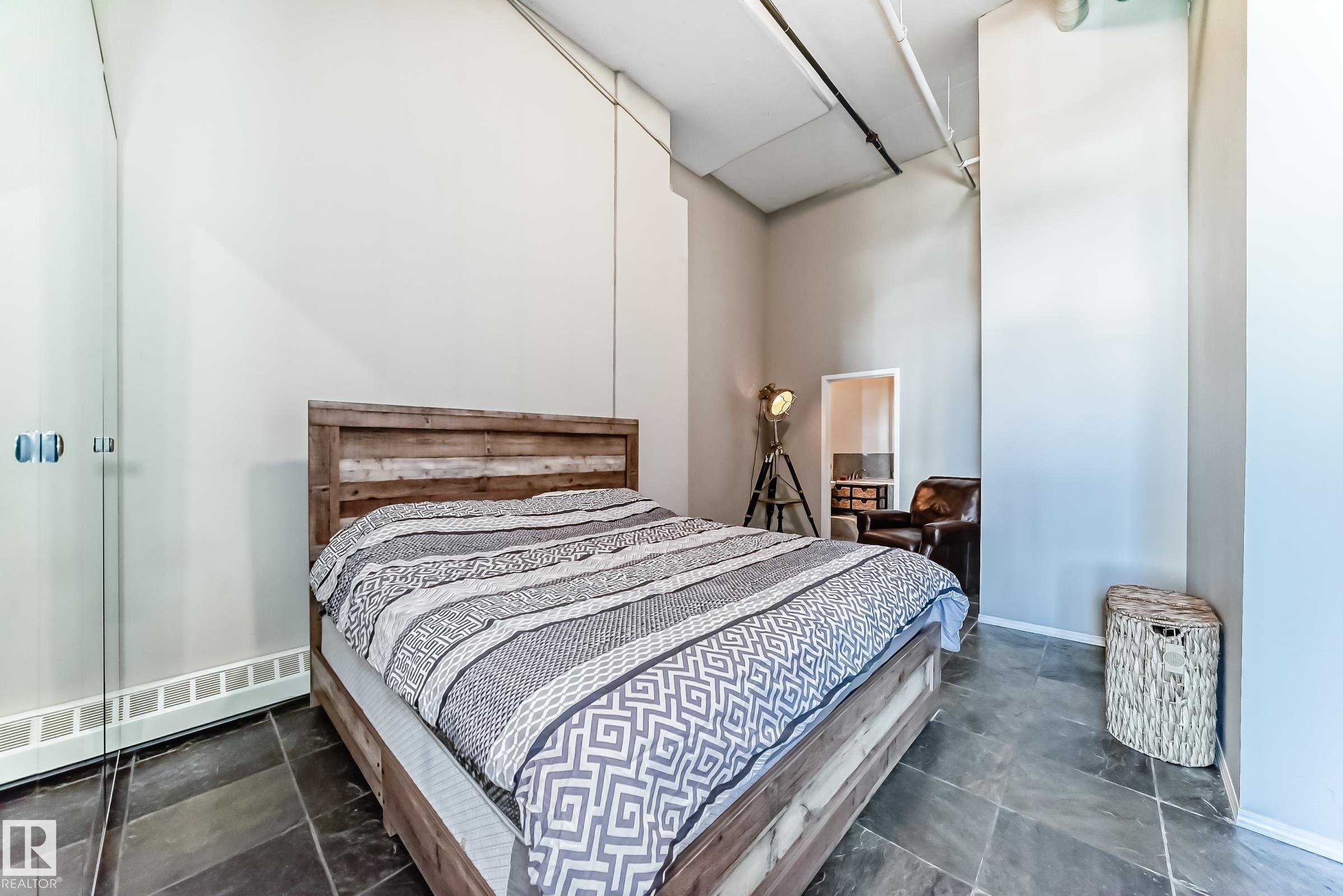https://zimg.paragon.ice.com/ParagonImages/Property/PM/RAE/225398876/15/0/0/9776dbc4dc73c912b326aaaad541721f/1/0f7932a8ab7d6561b41bc6f5e840d0e1/225398876-a1aeaa89-45b7-4789-b87f-ad9487d7e519.JPG