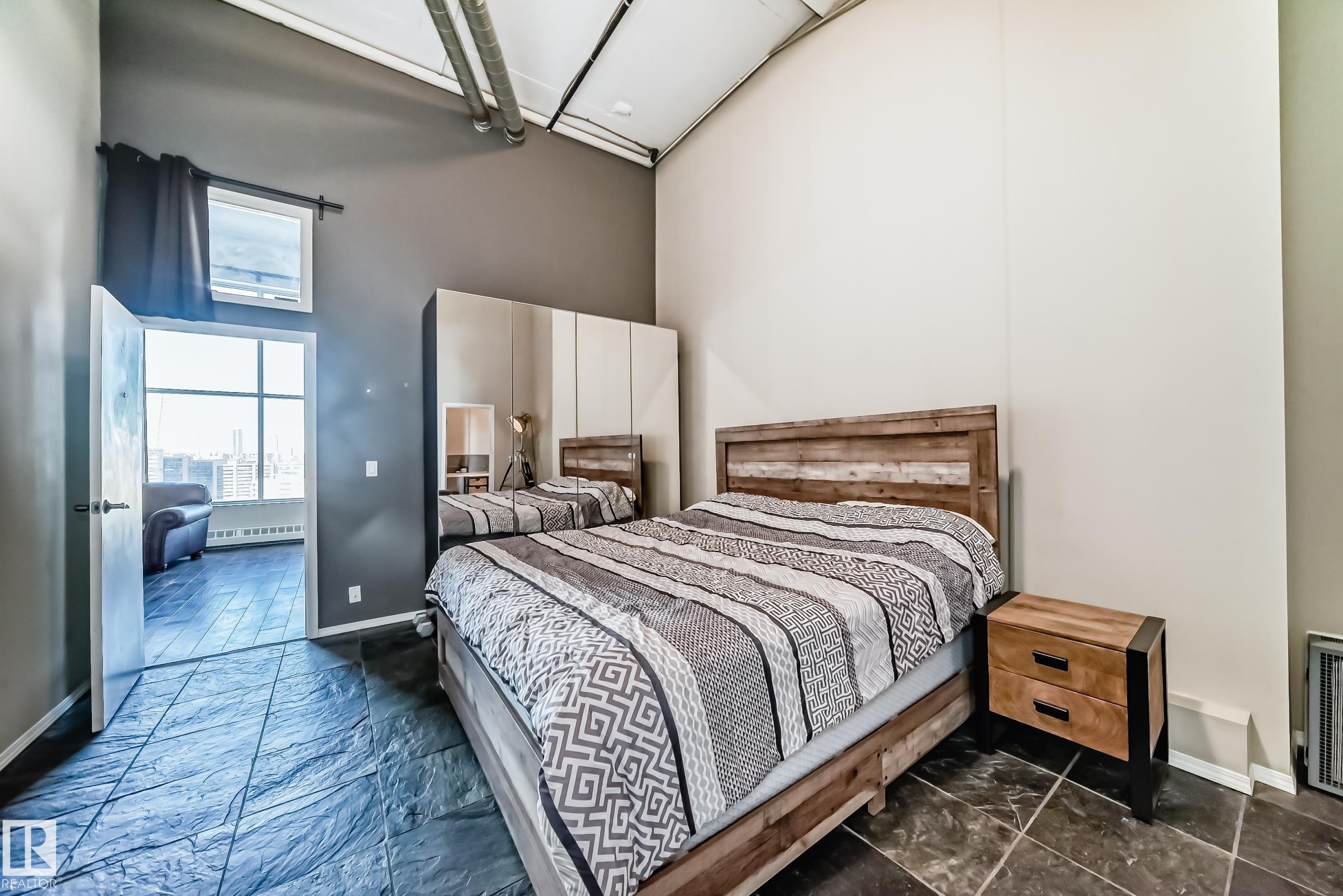 https://zimg.paragon.ice.com/ParagonImages/Property/PM/RAE/225398876/16/0/0/b3314a0dd5314bd107d72f2d219f37b4/1/0f7932a8ab7d6561b41bc6f5e840d0e1/225398876-4106d194-2b0e-47e0-b18d-b0bfb96f55c5.JPG