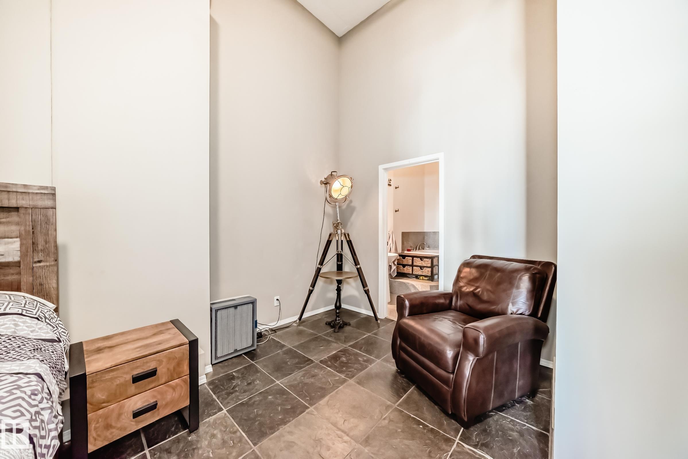 https://zimg.paragon.ice.com/ParagonImages/Property/PM/RAE/225398876/17/0/0/1ed9df0565eca86094af936c34a6821c/1/0f7932a8ab7d6561b41bc6f5e840d0e1/225398876-3e18fae5-1161-4095-b3d2-3fd343868b2f.JPG