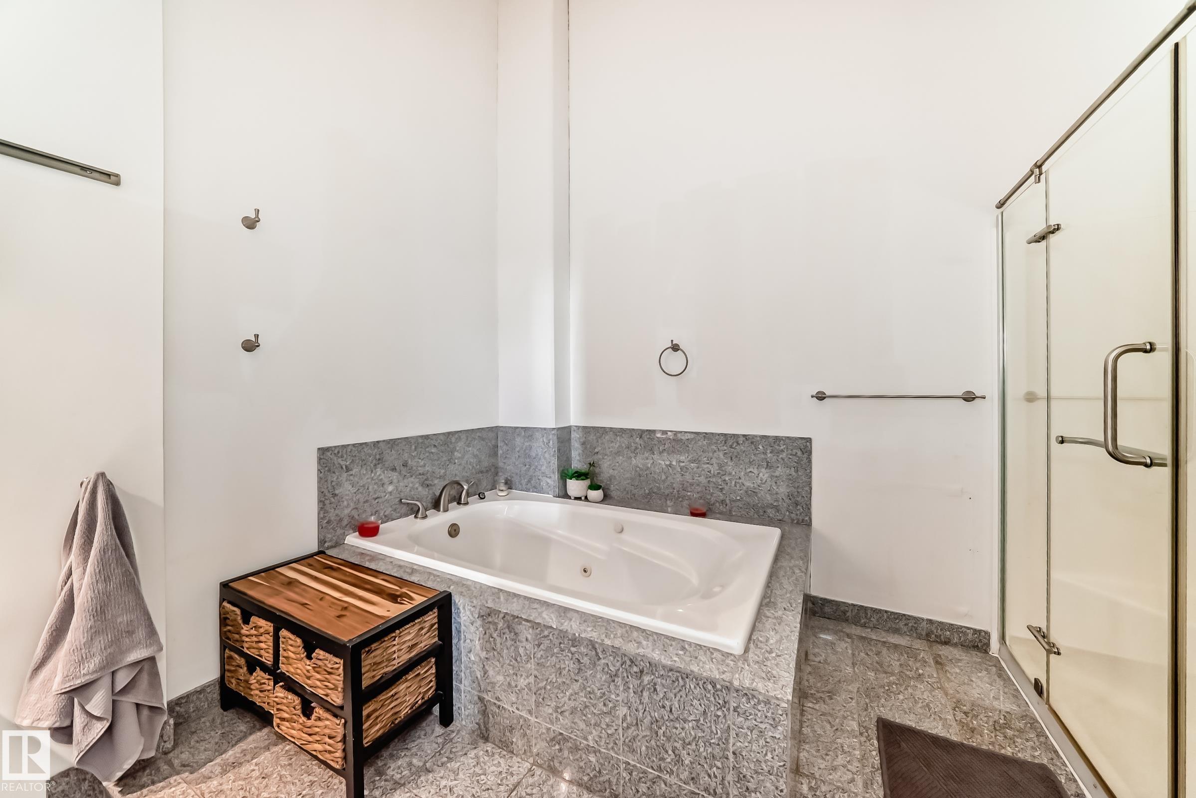 https://zimg.paragon.ice.com/ParagonImages/Property/PM/RAE/225398876/20/0/0/f5034db45483b2268ef7acbc3500e247/1/0f7932a8ab7d6561b41bc6f5e840d0e1/225398876-fbe1a0ac-e420-4846-af00-6f9e2aa5794a.JPG