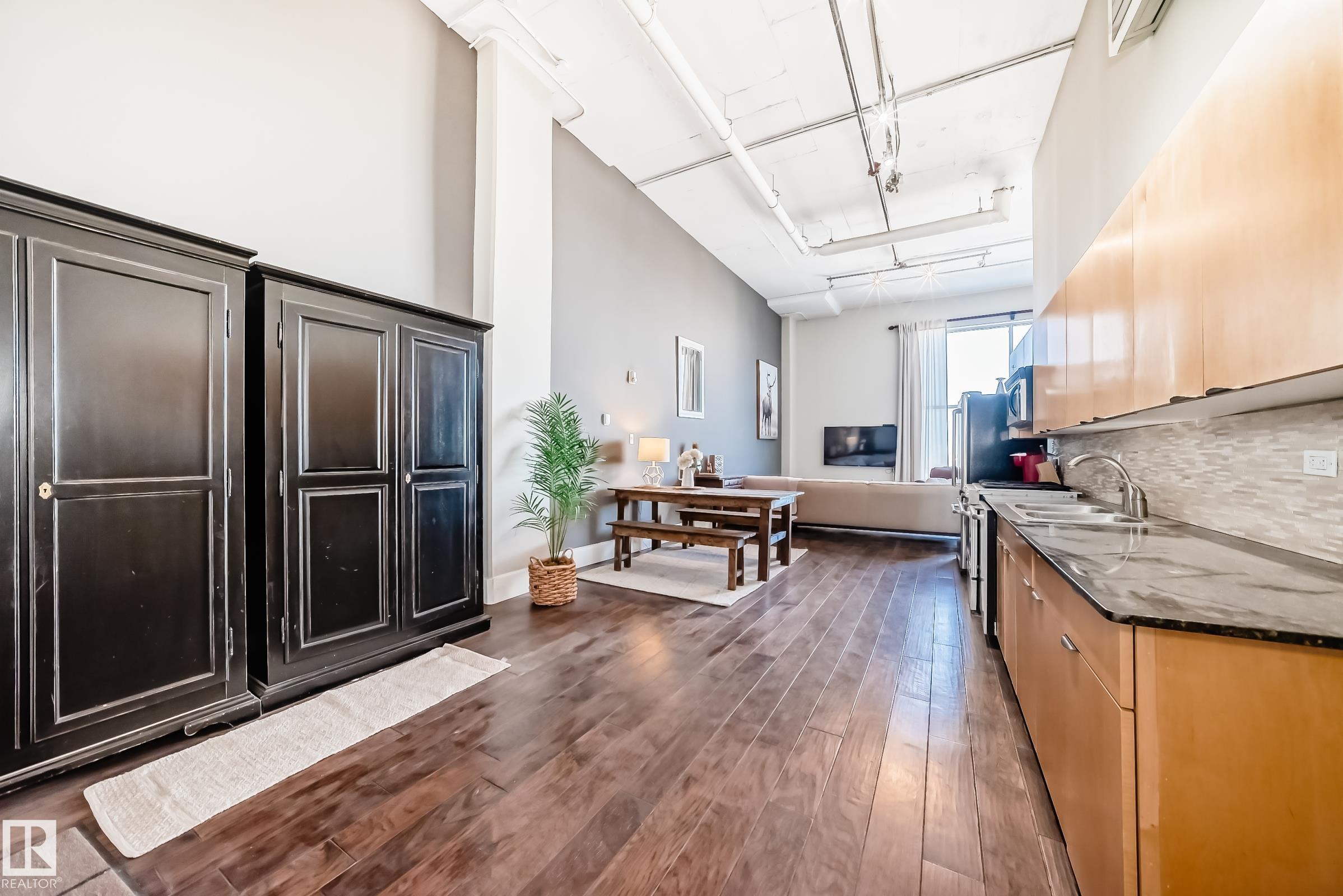 https://zimg.paragon.ice.com/ParagonImages/Property/PM/RAE/225398876/9/0/0/25dd9648f4bb4965693fabdf3e5ac4ba/1/0f7932a8ab7d6561b41bc6f5e840d0e1/225398876-32748977-2d35-4c75-928a-2d8baba5a1c2.JPG