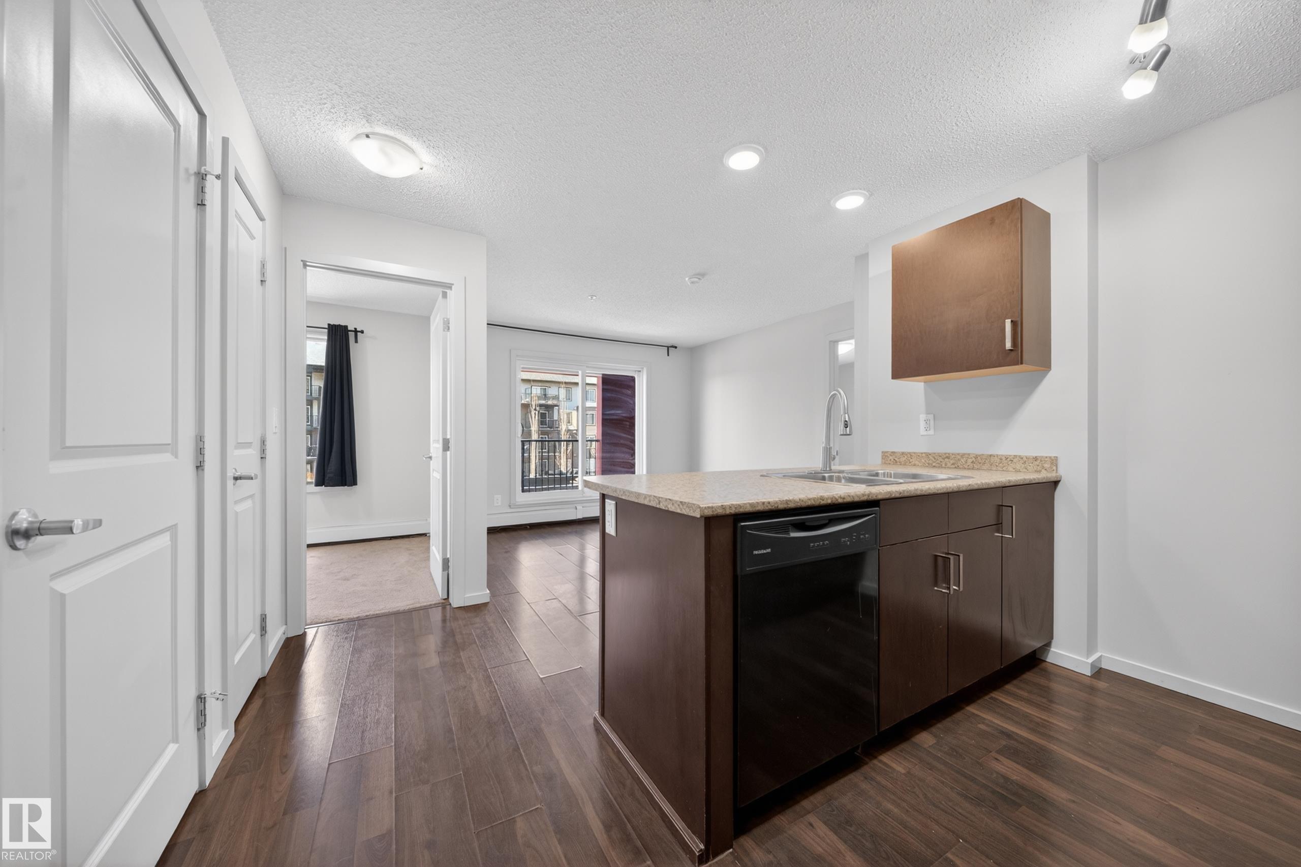 https://zimg.paragon.ice.com/ParagonImages/Property/PM/RAE/225398894/13/0/0/9c4d5578b3eccb9206b0545a00c5fa22/1/b33bb8a7e0cf46c2aeb03b427fe4c3ce/225398894-5a23e835-0153-4506-ad25-3cfbbabe3ffe.JPG