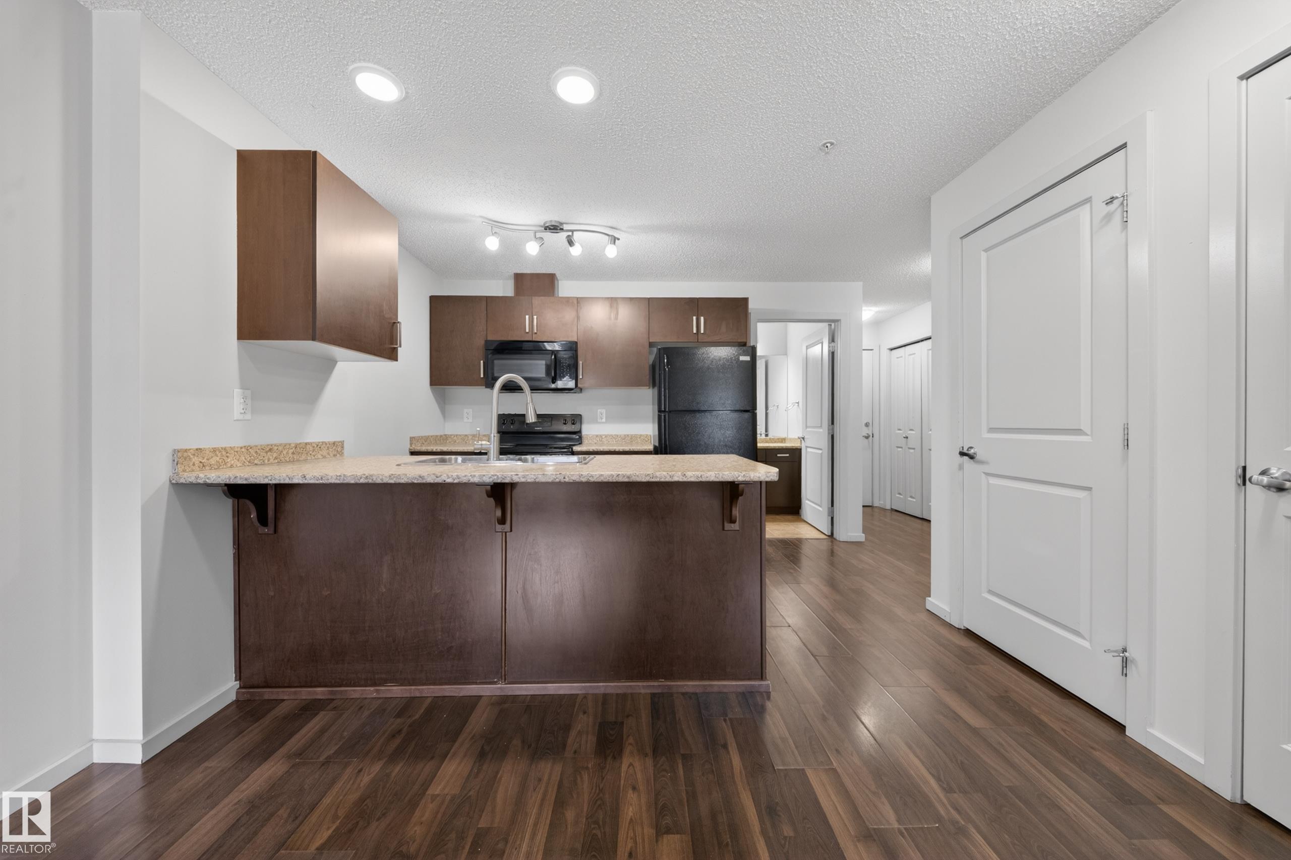 https://zimg.paragon.ice.com/ParagonImages/Property/PM/RAE/225398894/15/0/0/91eb5c2a9c61707a9a0e5cdd57148806/1/b33bb8a7e0cf46c2aeb03b427fe4c3ce/225398894-1f0ba746-7400-447a-8351-2a4b3f2b9ad0.JPG