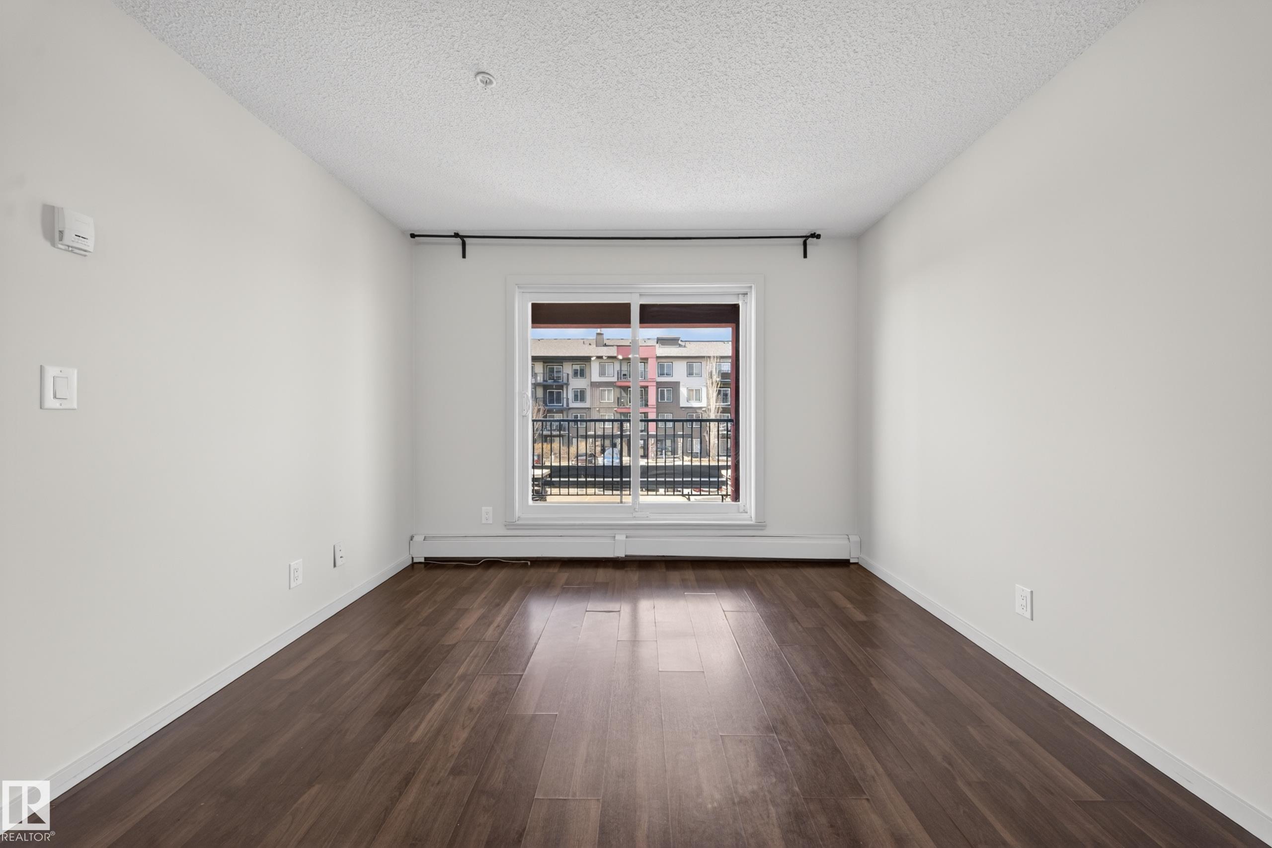 https://zimg.paragon.ice.com/ParagonImages/Property/PM/RAE/225398894/16/0/0/712619435c9b9e6a4512e8ad1e989fcd/1/b33bb8a7e0cf46c2aeb03b427fe4c3ce/225398894-81c5c8c8-28d3-4e65-acc4-368802986ba3.JPG