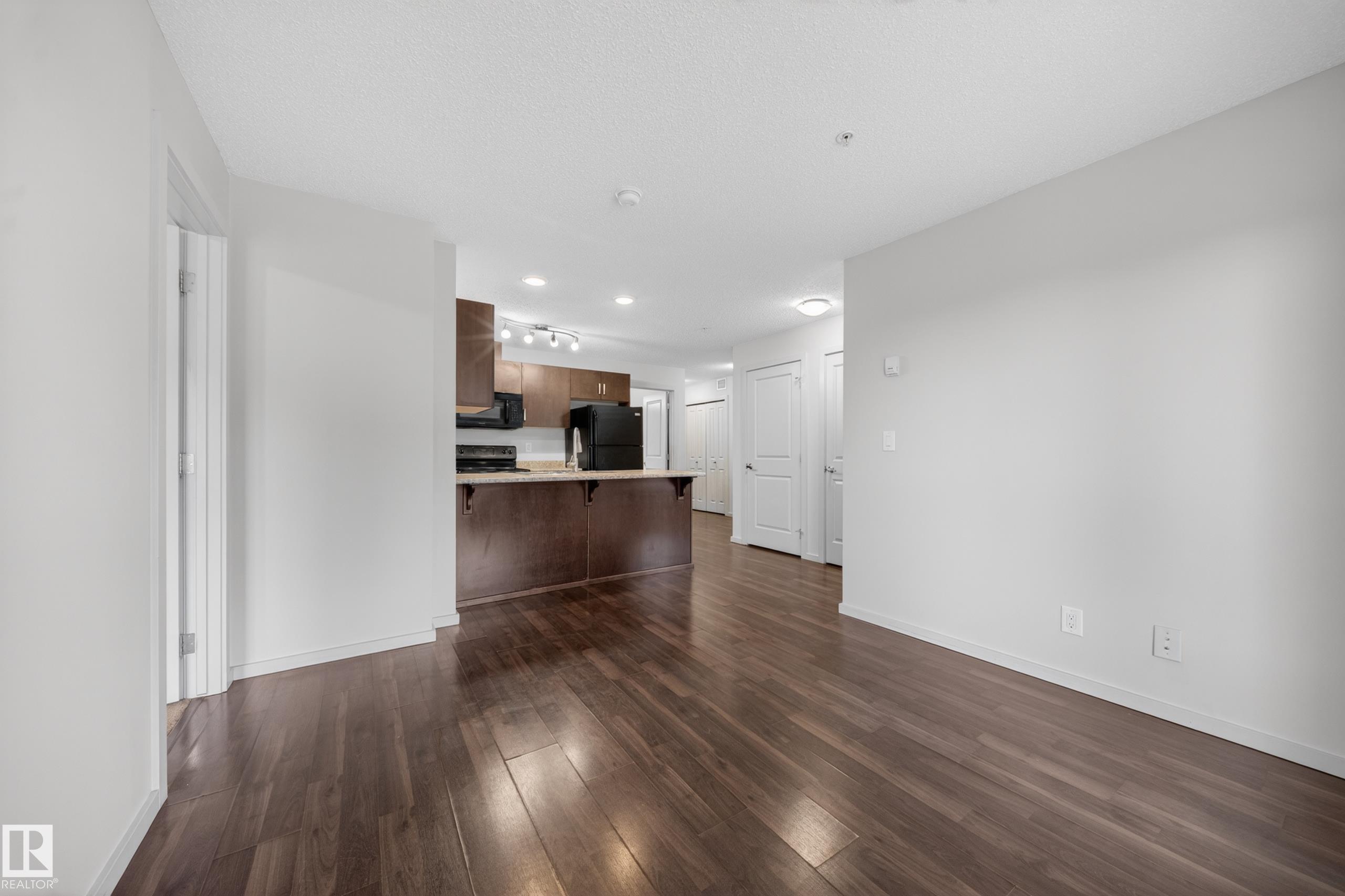 https://zimg.paragon.ice.com/ParagonImages/Property/PM/RAE/225398894/17/0/0/4e905fbe766eea8f761aeeaeb15a5817/1/b33bb8a7e0cf46c2aeb03b427fe4c3ce/225398894-7770f8d5-76a8-435b-ab98-b62274005cf6.JPG