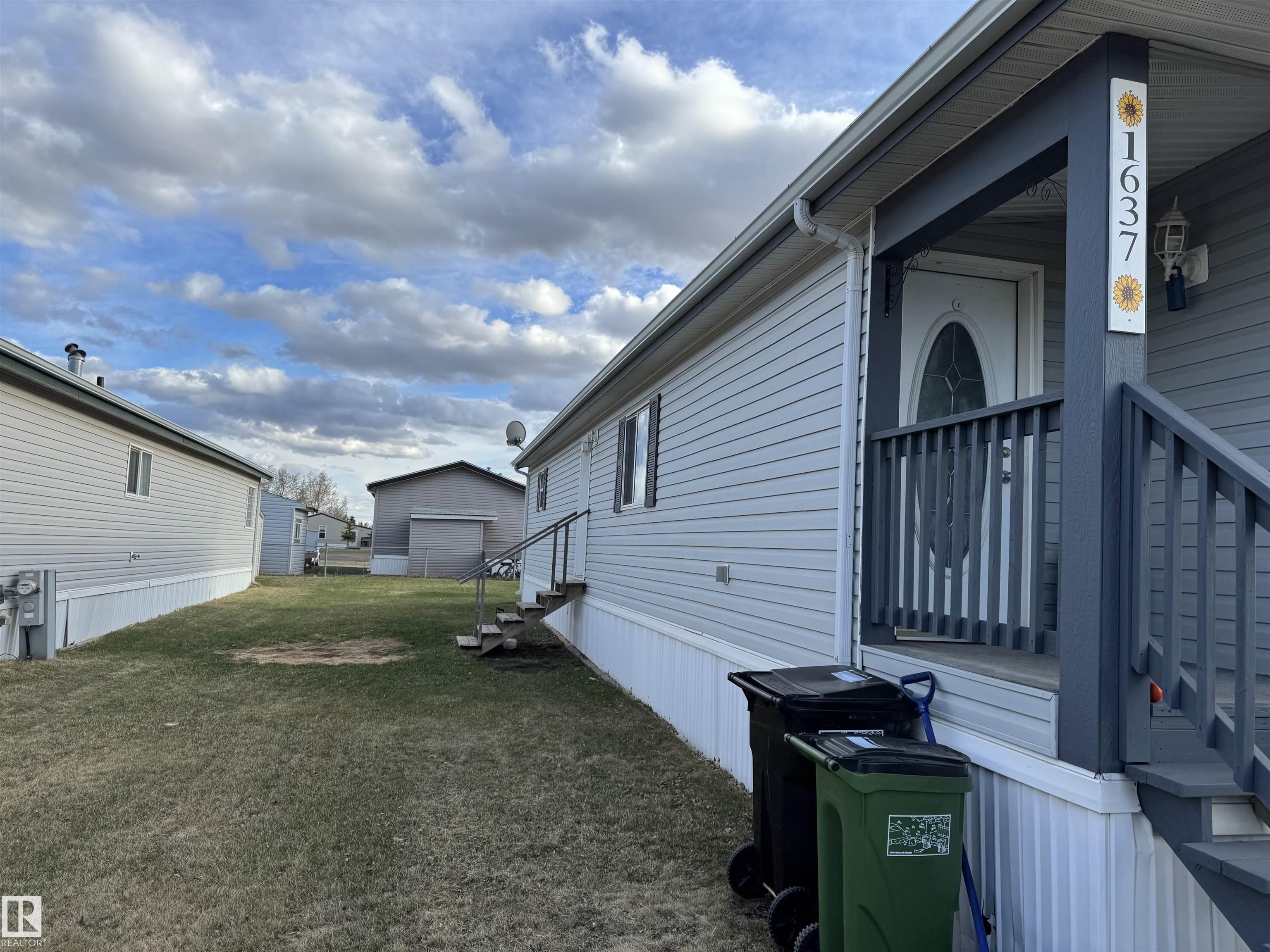 Picture for 1637 68 AV NW