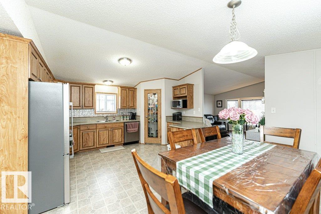 https://zimg.paragon.ice.com/ParagonImages/Property/PM/RAE/225398914/16/0/0/05f916ffe71bbaa3c79635931238f9b7/1/e307c61936081f40ef5ab8513a2cafc9/225398914-4d6a08b7-3f1c-47c7-bc91-4221707e086b.JPG