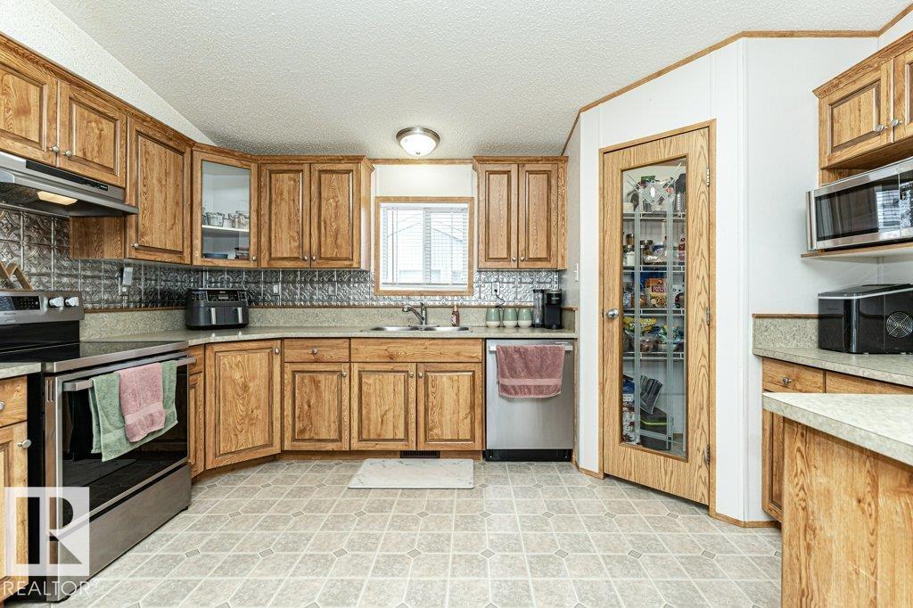 https://zimg.paragon.ice.com/ParagonImages/Property/PM/RAE/225398914/19/0/0/89132863dc7d4cfbdd3fe4e74e8dafe3/1/e307c61936081f40ef5ab8513a2cafc9/225398914-0b0ba13c-0397-42eb-a740-e5cea2562018.JPG