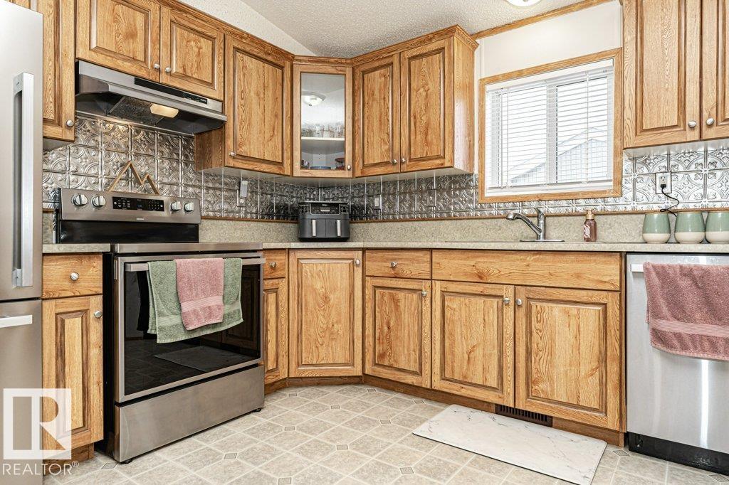https://zimg.paragon.ice.com/ParagonImages/Property/PM/RAE/225398914/21/0/0/caa662cd88cf6e9bd31a7c019c120ff3/1/e307c61936081f40ef5ab8513a2cafc9/225398914-b20ac3f2-c6e8-4c3b-9598-2c771615537b.JPG