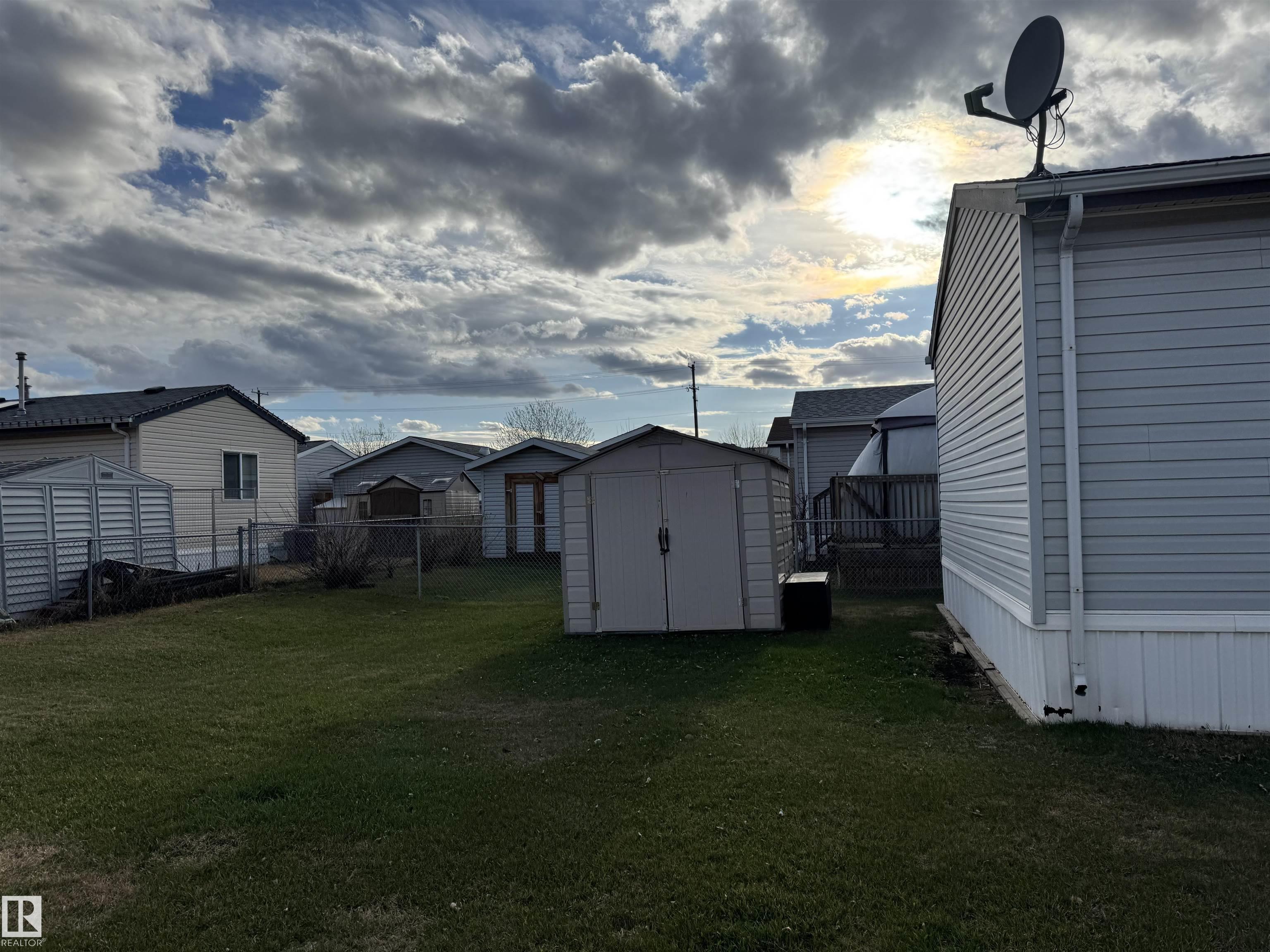 https://zimg.paragon.ice.com/ParagonImages/Property/PM/RAE/225398914/33/0/0/300e5ce5a2c3fc66282be729c2ee3909/1/e307c61936081f40ef5ab8513a2cafc9/225398914-0cdf74a8-4e5f-473b-9a60-2071e70223a1.JPG