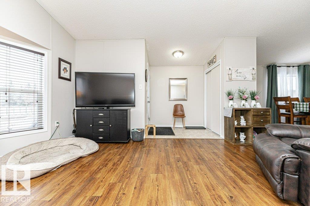 Picture for 1637 68 AV NW