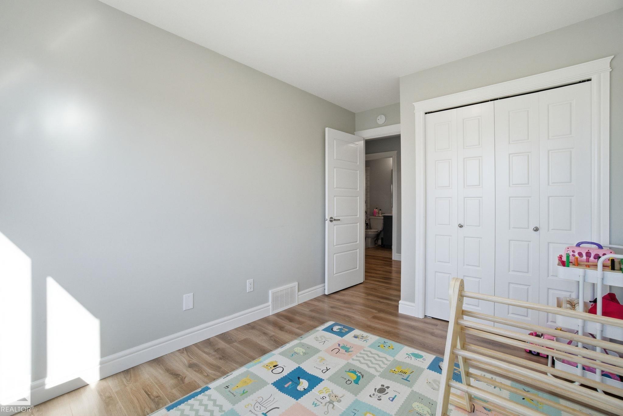 https://zimg.paragon.ice.com/ParagonImages/Property/PM/RAE/225398925/28/0/0/4e92ec34e151386e33376d247069ba10/1/ec27eb3783658fdd3e4acb93db43ca0f/225398925-e6d62da9-a1f2-4b80-9980-1685b357c605.JPG