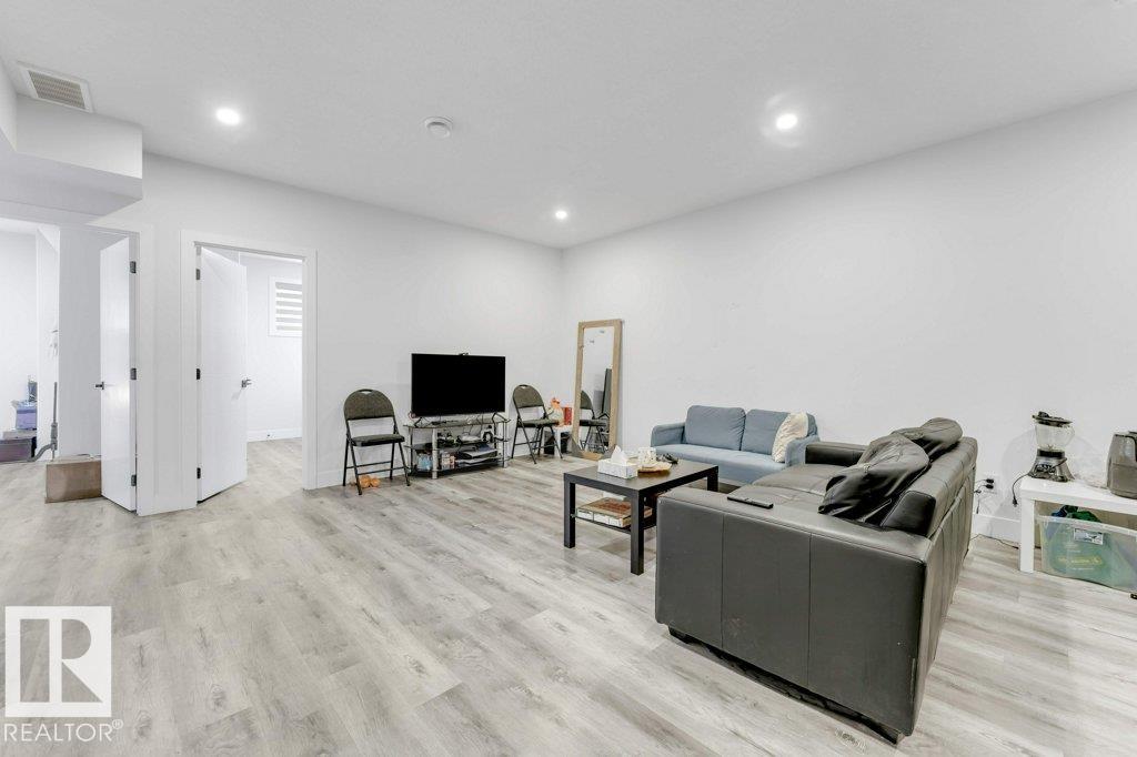 https://zimg.paragon.ice.com/ParagonImages/Property/PM/RAE/225398930/56/0/0/6c4aa164fe4c52d8613a98bfe1b5c9c1/1/b5dcda6430224f88f1a68897f9efb953/225398930-86f00bf2-a65c-45c1-bace-d952d49683f0.JPG