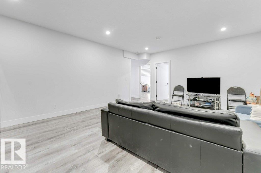 https://zimg.paragon.ice.com/ParagonImages/Property/PM/RAE/225398930/57/0/0/0b5590b94780f0f63008ec057e633978/1/b5dcda6430224f88f1a68897f9efb953/225398930-d0b9fa87-bf11-4504-85f4-ade2ef15ead4.JPG