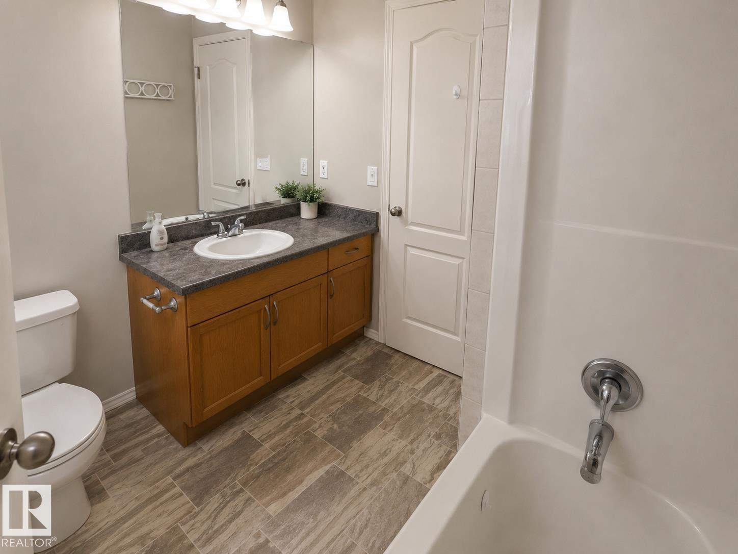 Photo 12 at 9745 71 Avenue NW, Hazeldean, Edmonton