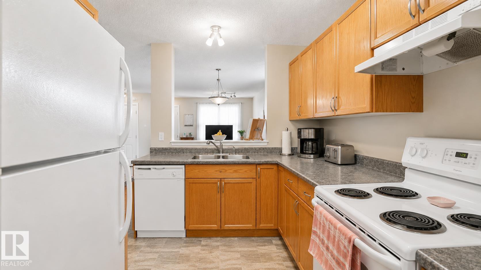 Photo 6 at 9745 71 Avenue NW, Hazeldean, Edmonton