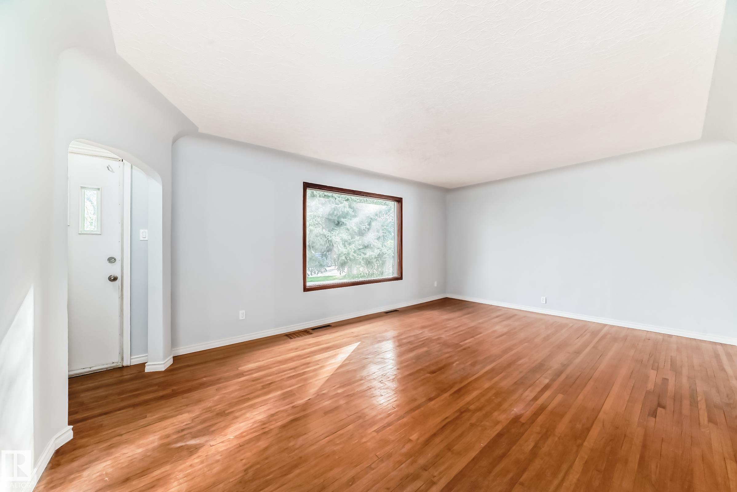 Photo 6 at 13003 Sherbrooke Avenue NW, Sherbrooke, Edmonton